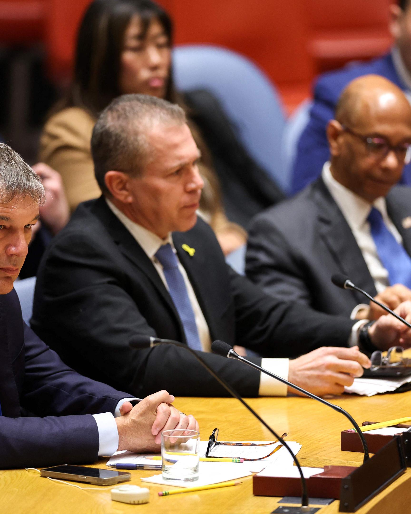 Der Generalkommissar von UNRWA, Philippe Lazzarini (l.), wehrt sich gegen die von Israel gegen seine Organisation hervorgebrachten Terror-Anschuldigungen.