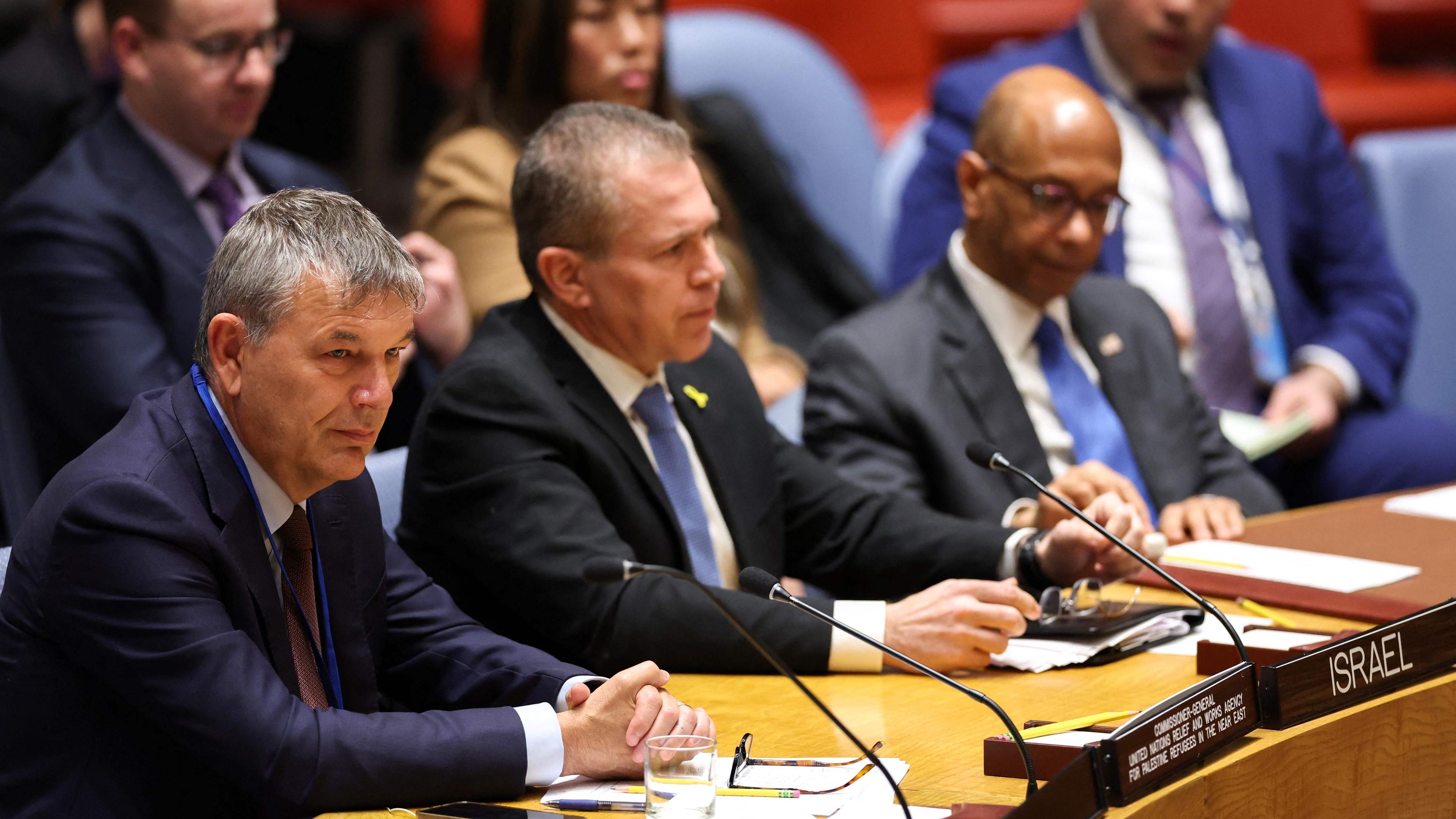 Der Generalkommissar von UNRWA, Philippe Lazzarini (l.), wehrt sich gegen die von Israel gegen seine Organisation hervorgebrachten Terror-Anschuldigungen.