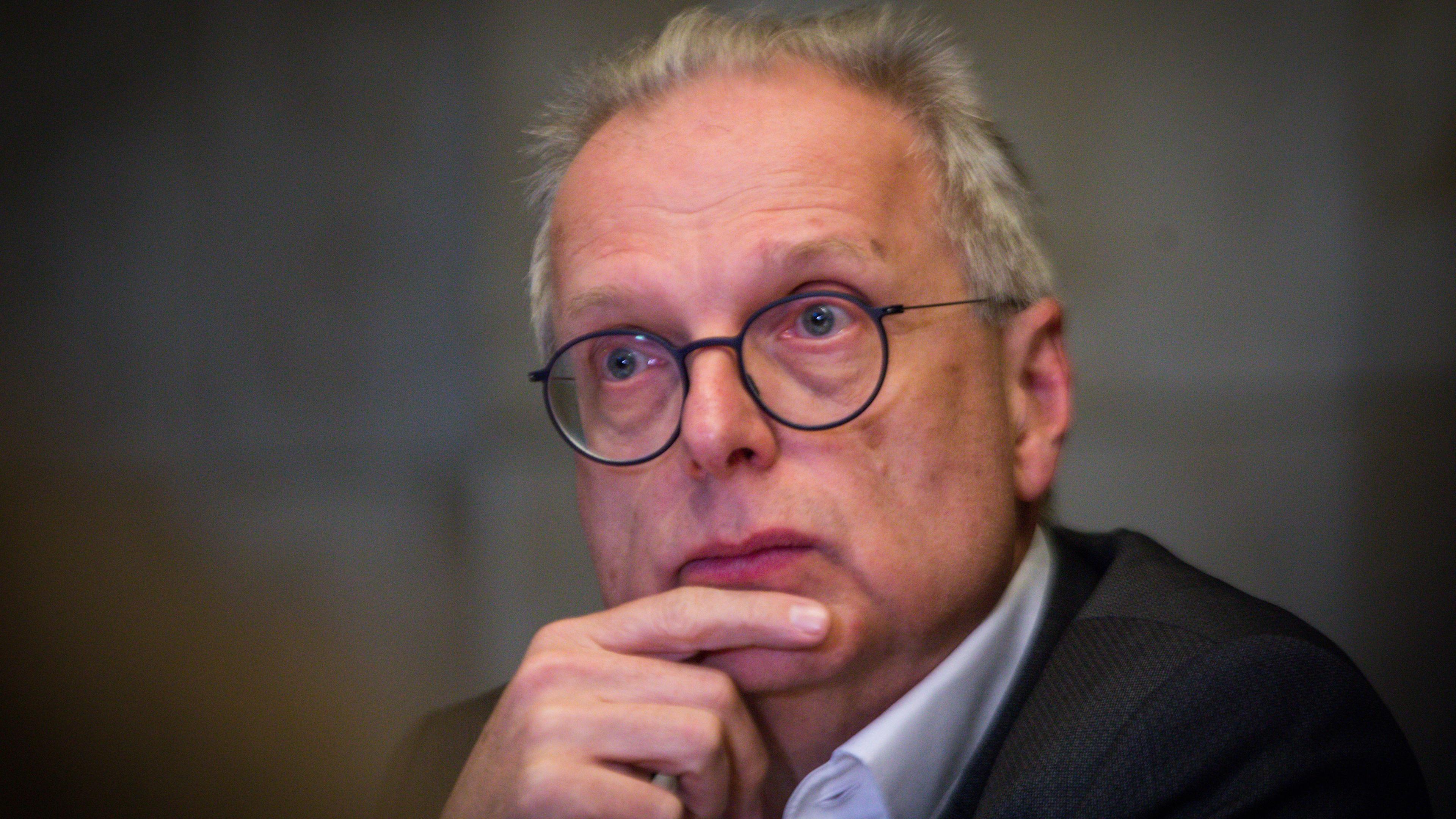 Jean-Claude Schmit, Direktor der Santé, ist "erstaunt" über die rapide Zunahme der Corona-Fälle in Luxemburg.
