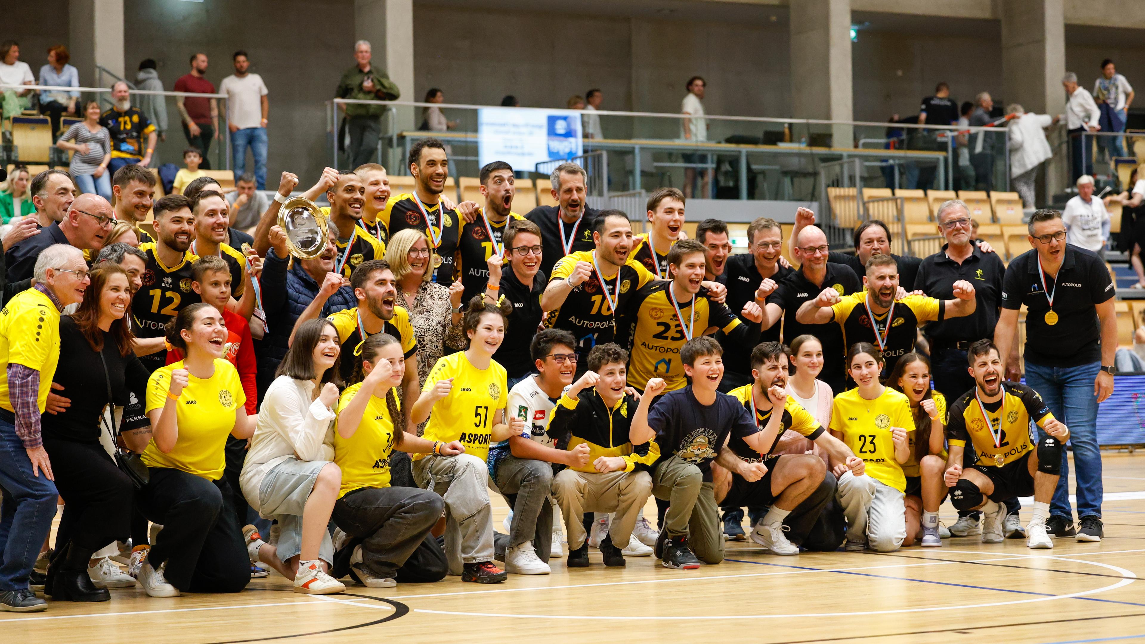 Strassen’s volleyball players celebrate the double