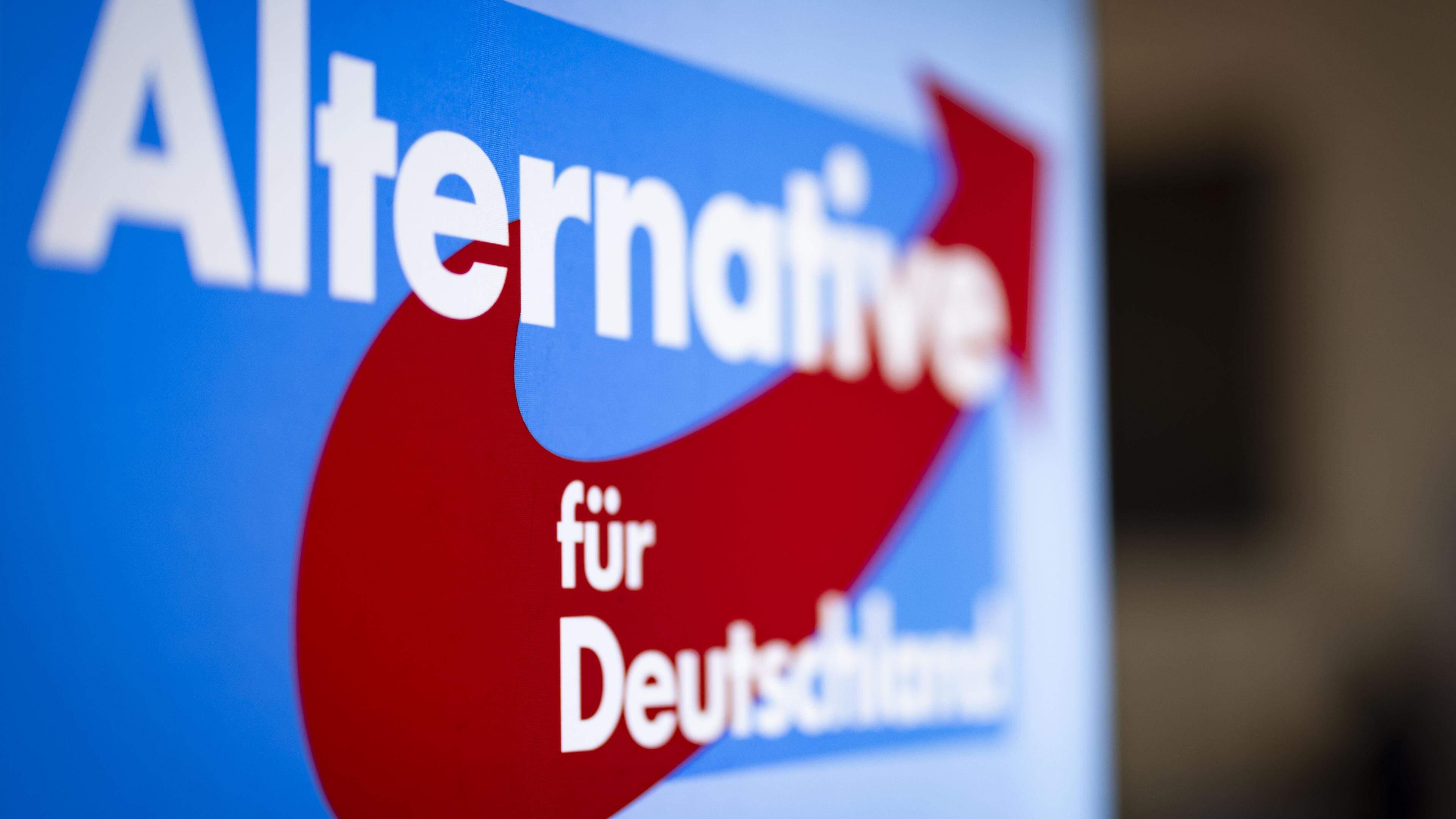 AfD for the time being no longer classified as « secured right -wing extremist »