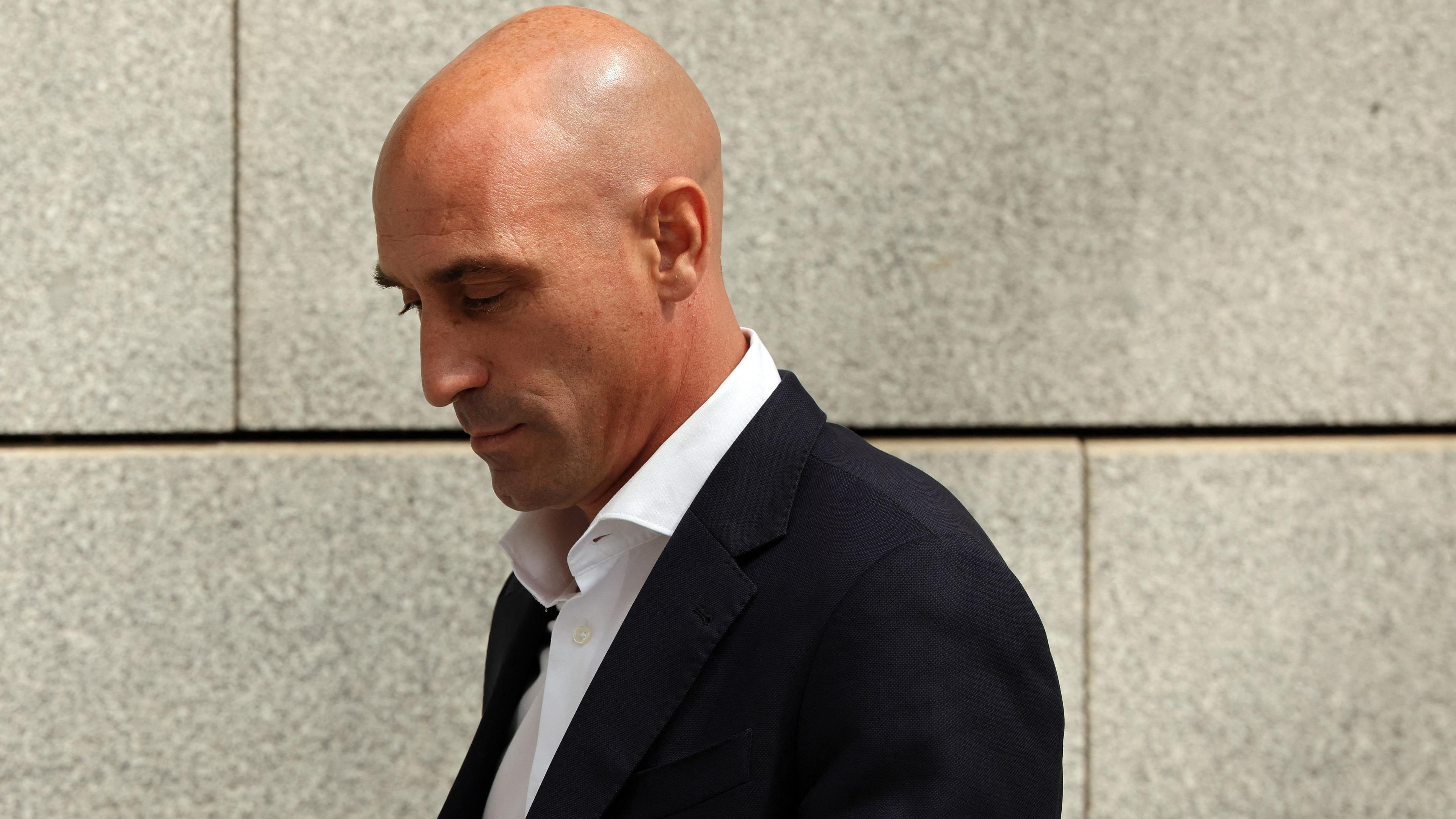 Ex-Fußballboss Luis Rubiales bei Rückkehr nach Spanien kurz festgenommen