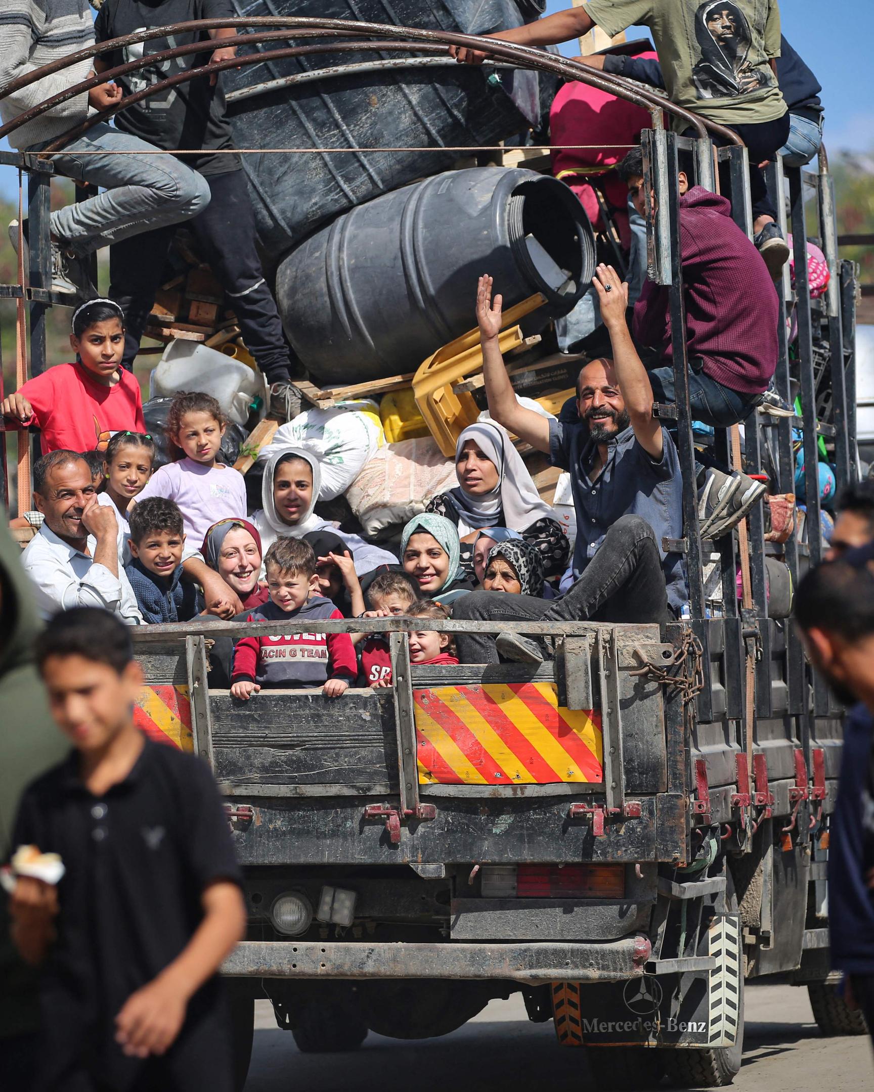 Am Dienstag versuchten zahlreiche Bewohner von Rafah, aus der Stadt zu fliehen.
