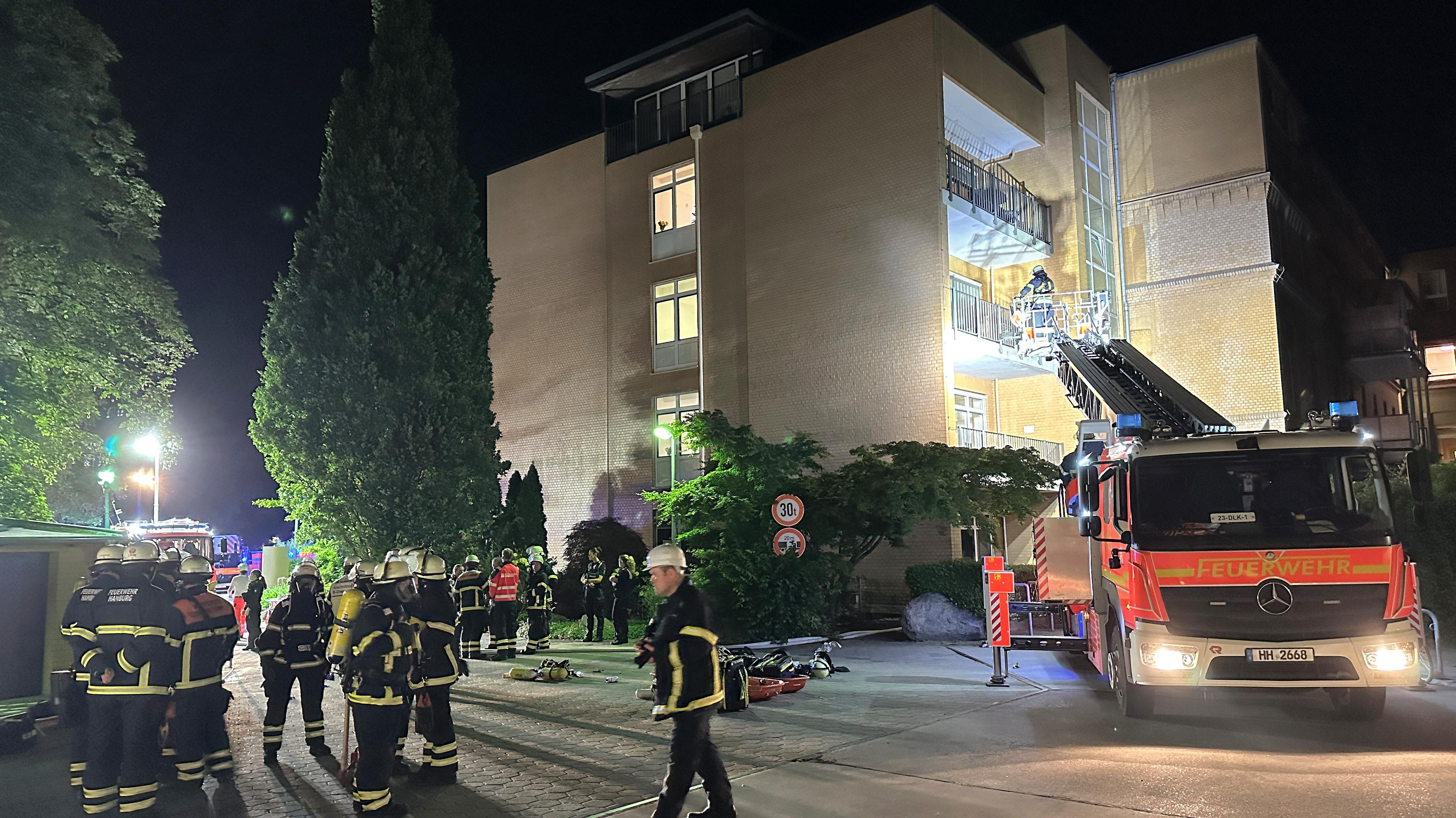 Fatal clinic fire: patient lit his pillow