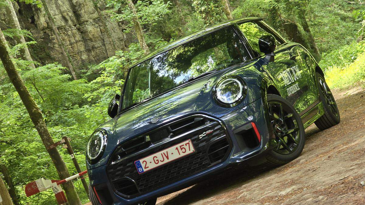 Wenn-der-Mini-als-John-Cooper-Works-durch-das-M-llerthal-fliegt