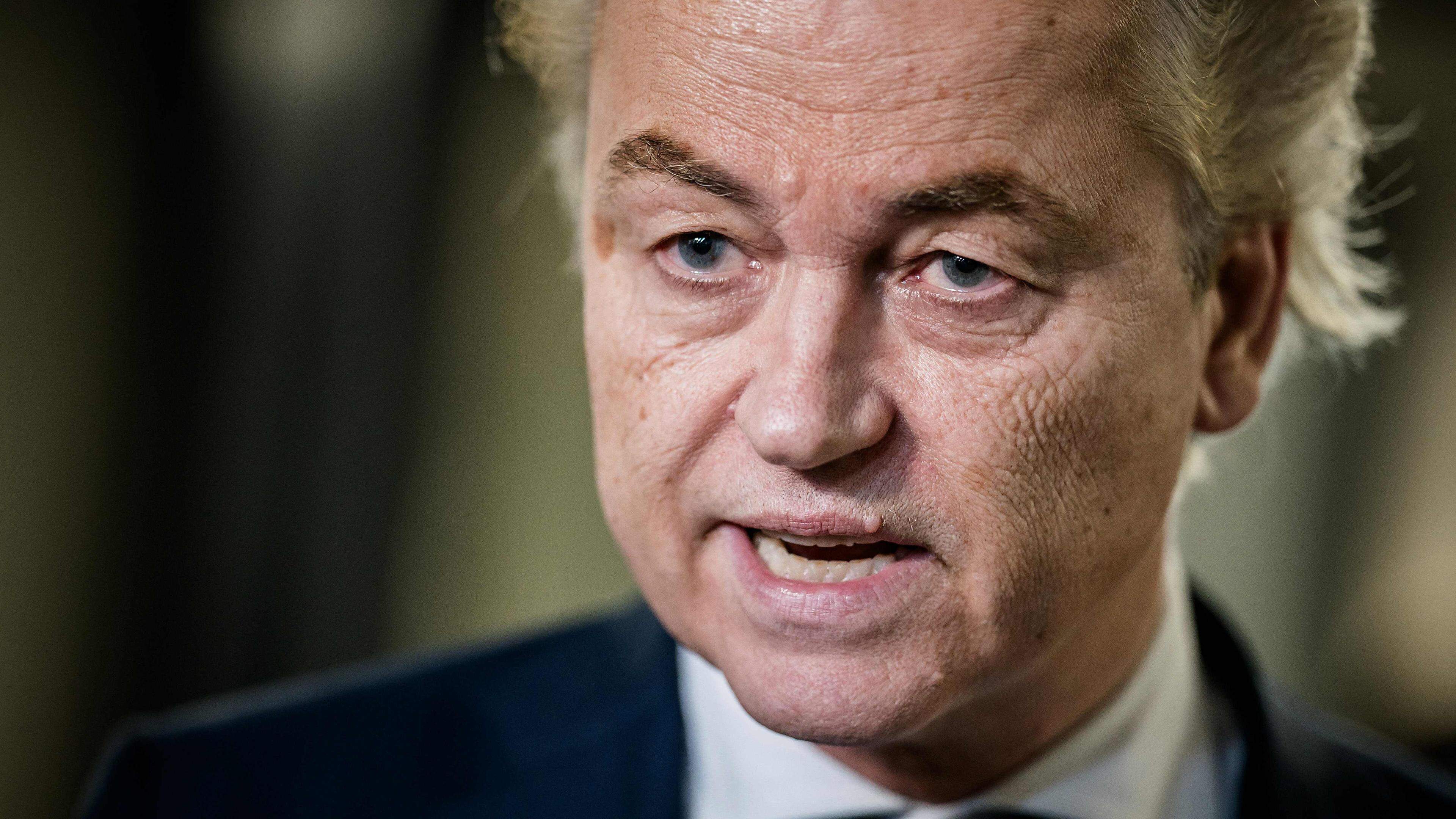 „Ich hätte gerne ein rechtes Kabinett. Weniger Asyl und Immigration. Niederländer zuerst“, sagte Wilders.