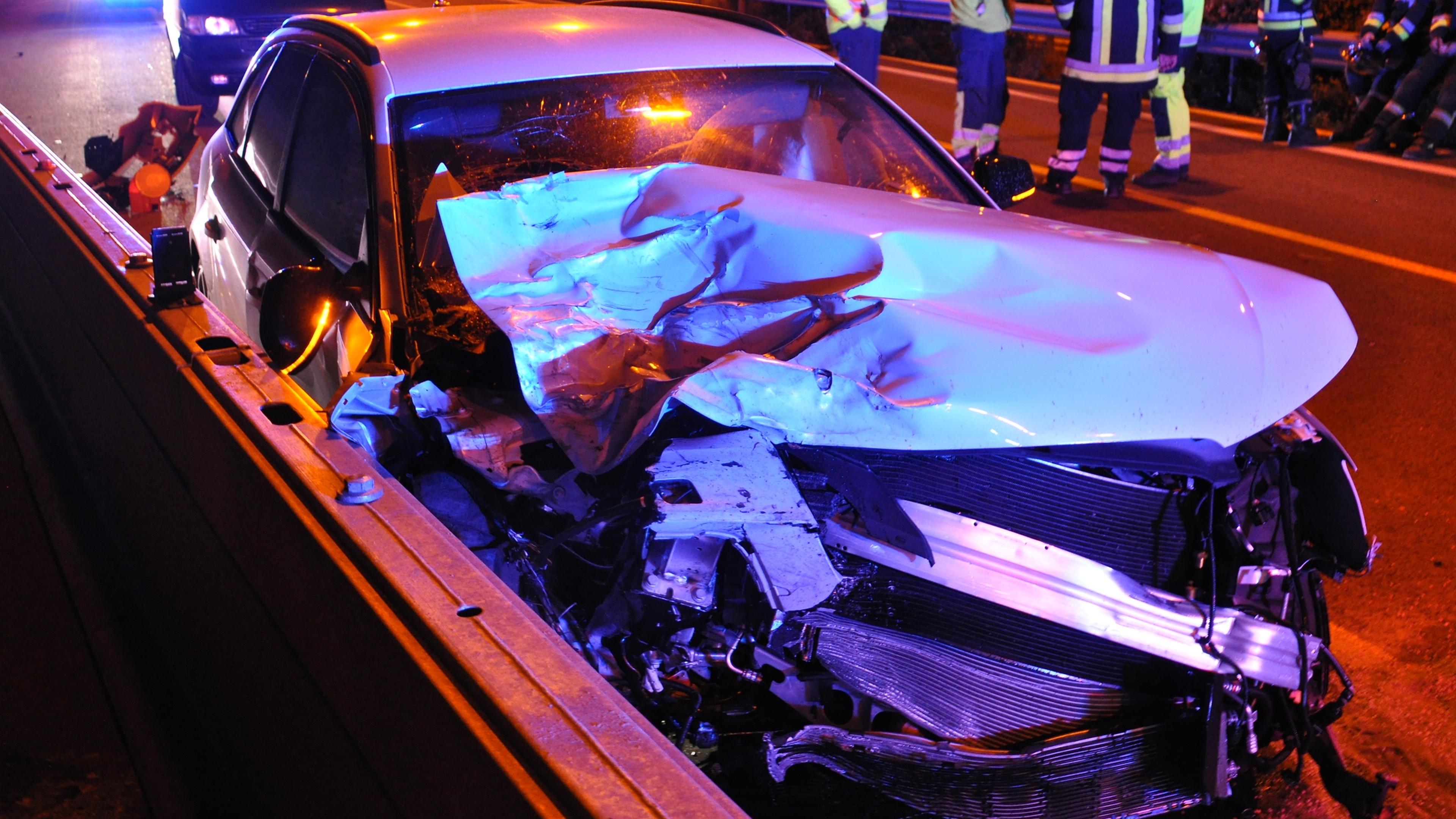 Auch der Wagen des Unfallverursachers wurde komplett zerstört.