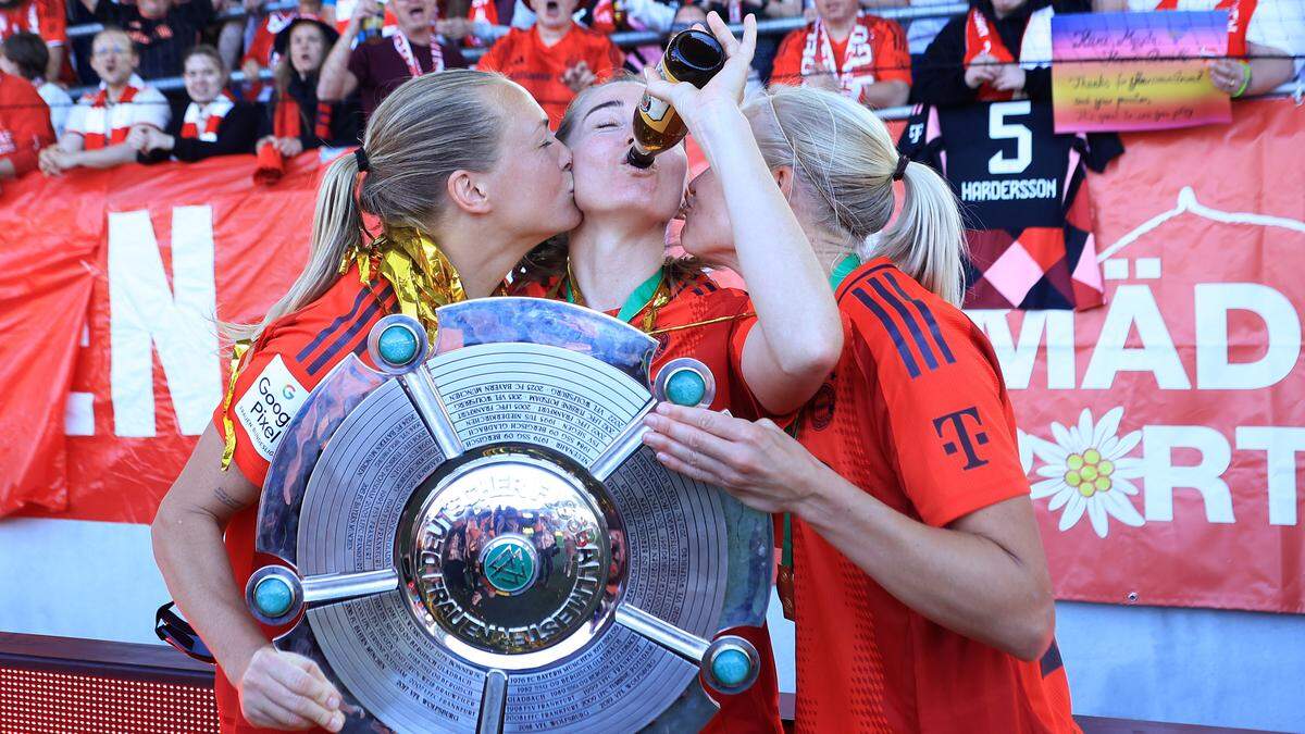 Fu-ball-EM-Sie-k-ssten-und-sie-foulten-sich