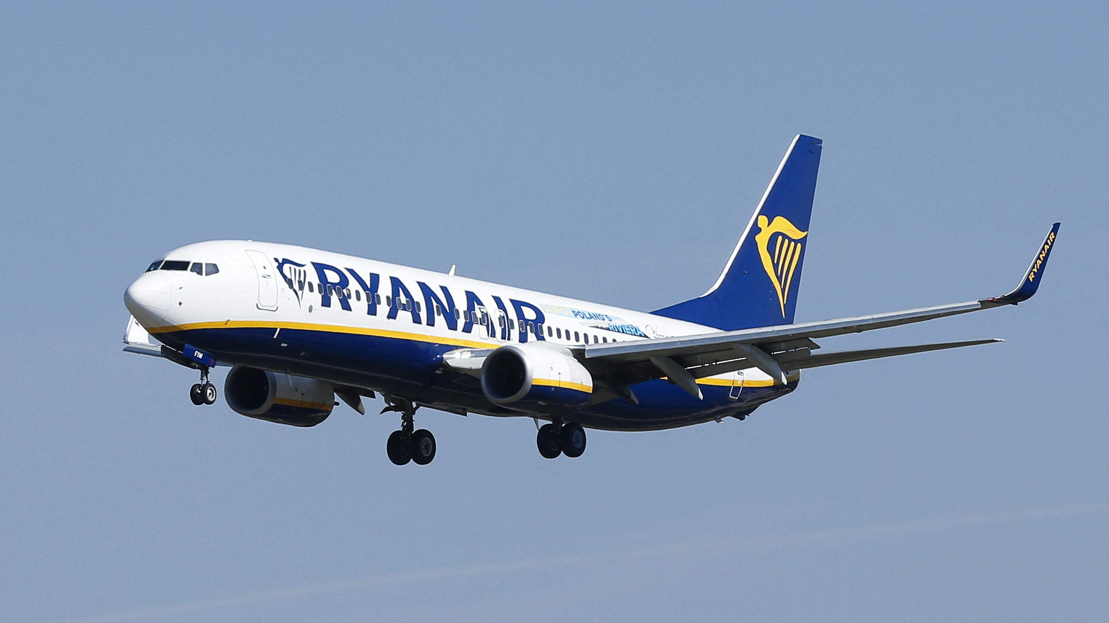 (FILES) In this file photo taken on September 28, 2018 a Ryanair Boeing 737-800 aircraft lands at Barcelona's 'El Prat' airport. - Ryanair is to delist from the London Stock Exchange next month, the Irish no-frills airline announced Friday, owing to high costs and falling trade volumes after London exited the European Union. (Photo by PAU BARRENA / AFP)