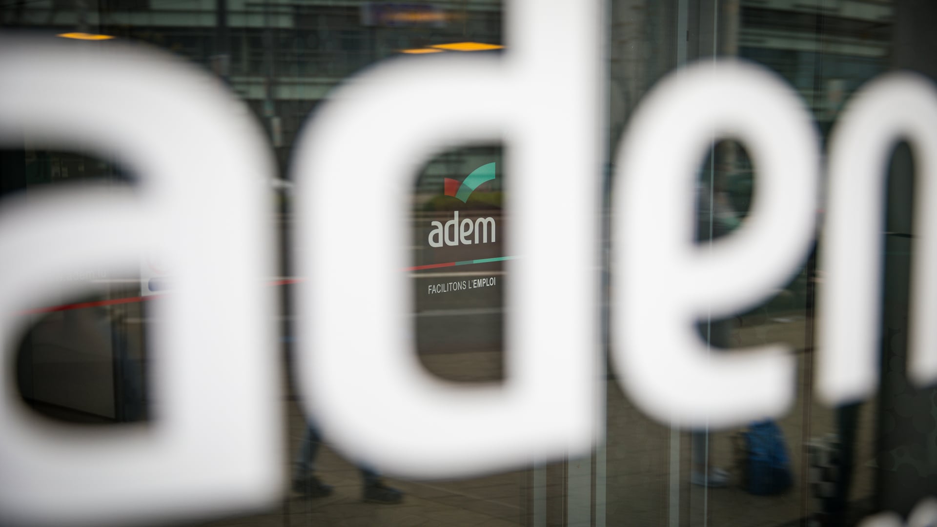 Betrug mit System: ADEM-Mitarbeiter überweist Leistungen aufs eigene ...