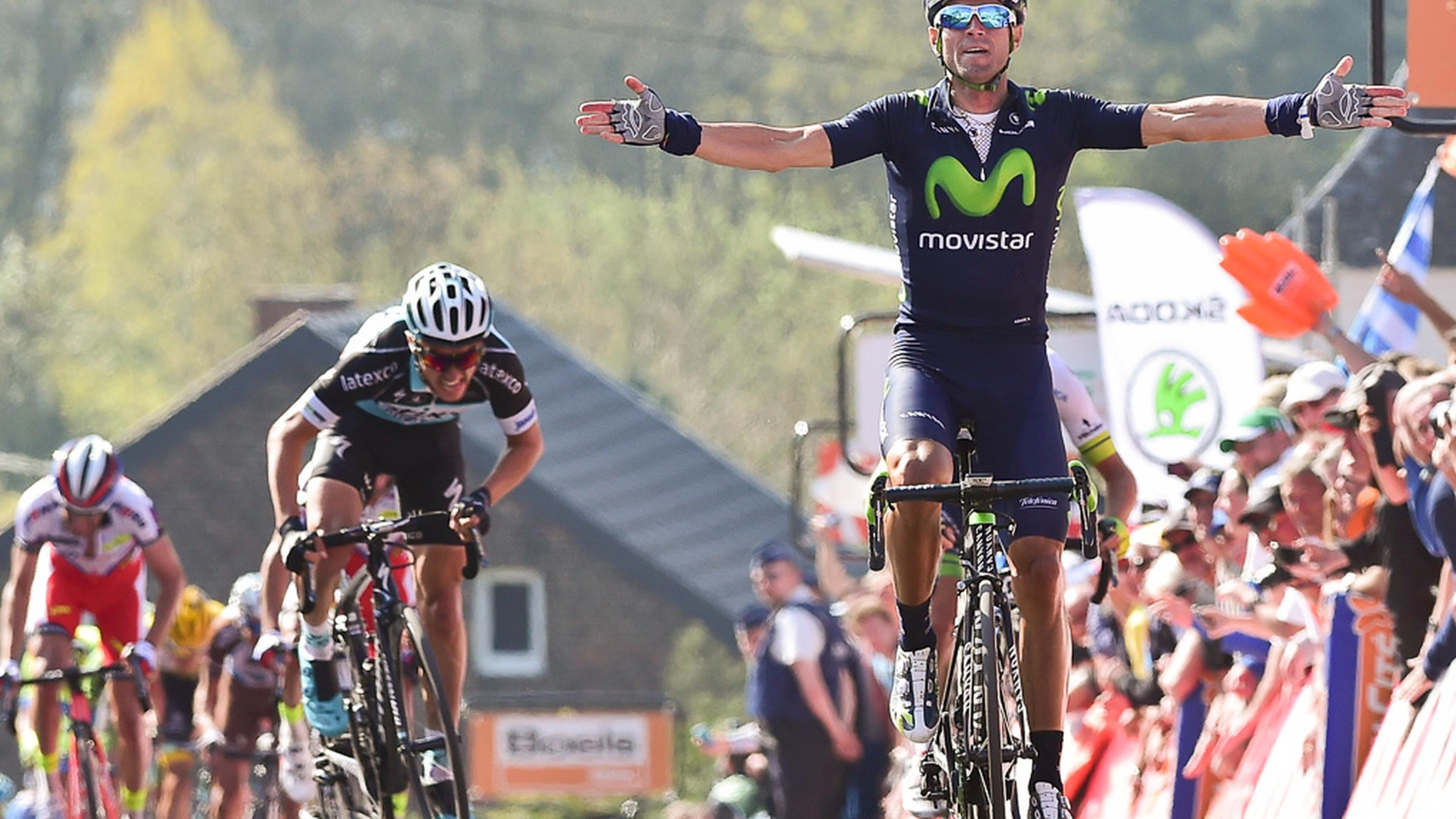 Alejandro Valverde (E/Movistar) triumphiert zum zweiten Mal hintereinander an der Mur de Huy