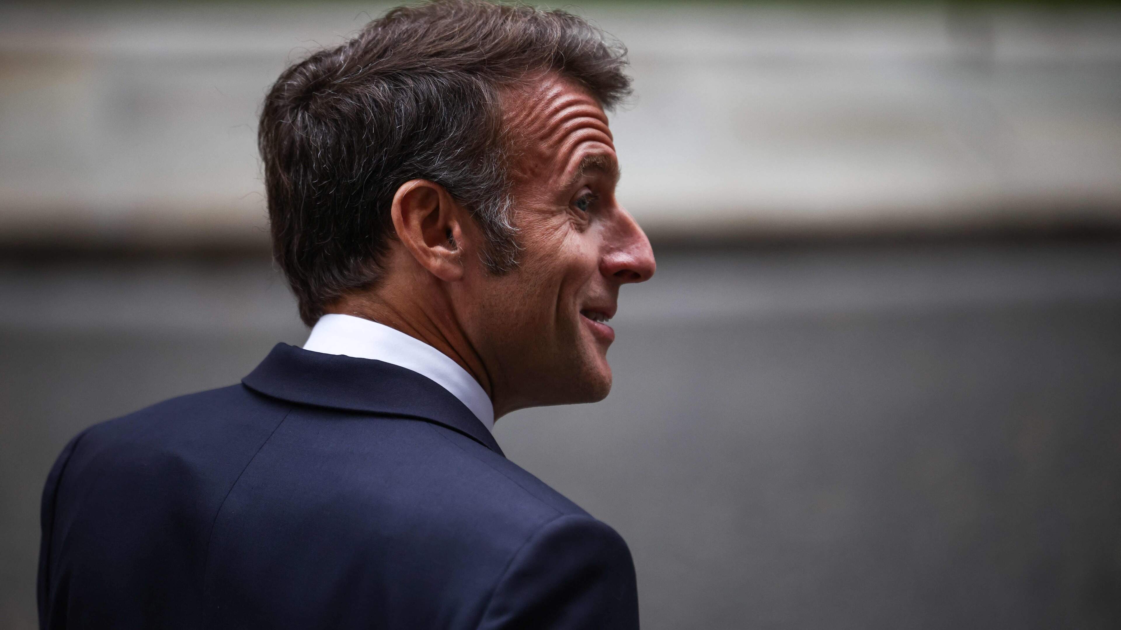 Wie Macron auf einer Abschiedstour um sein politis
