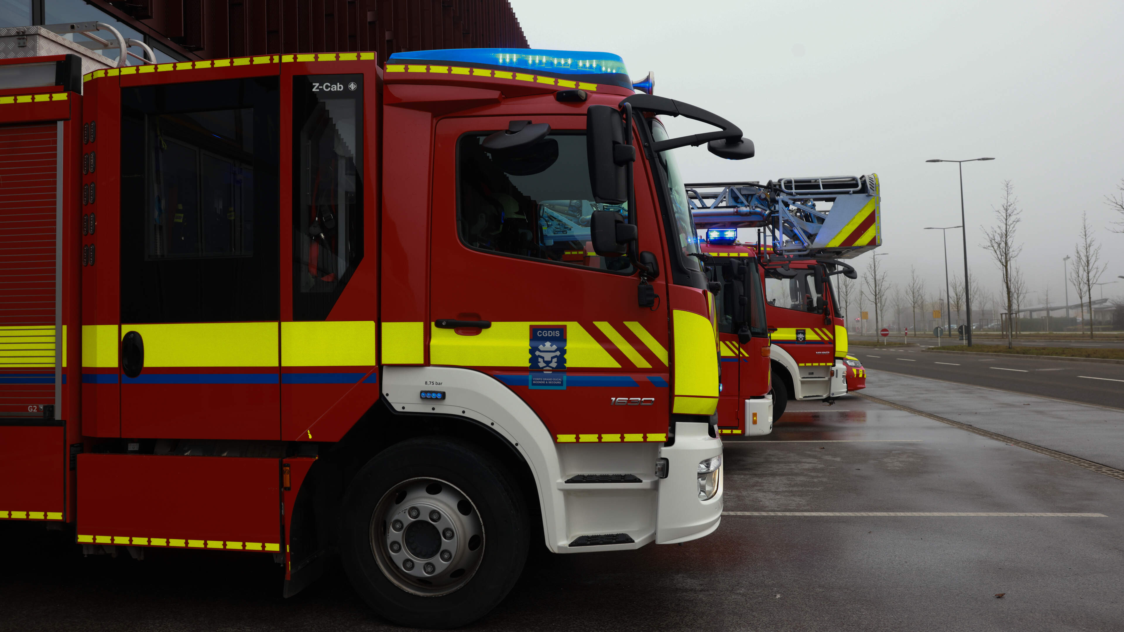 Auto prallt gegen Mauer: Vier Verletzte bei Unfall in Hiwingen
