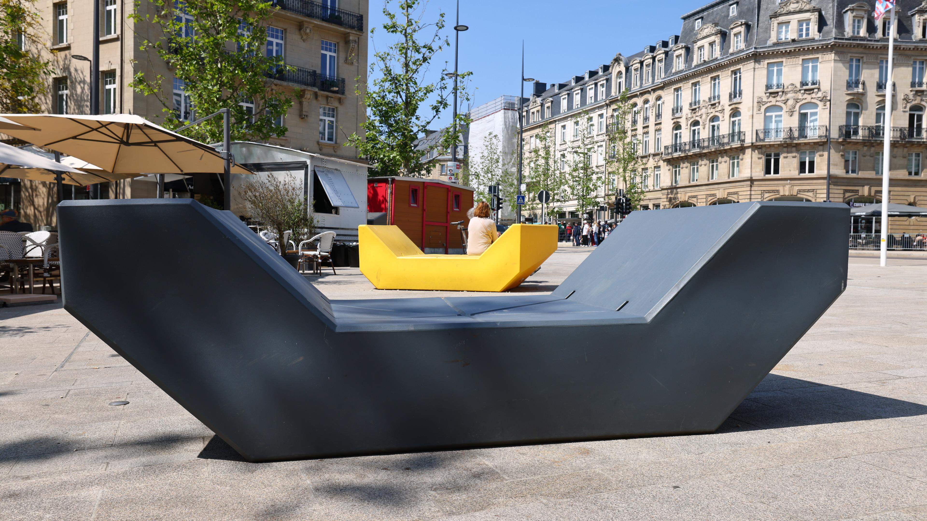 Excitement to traces of blood on the Place de Paris