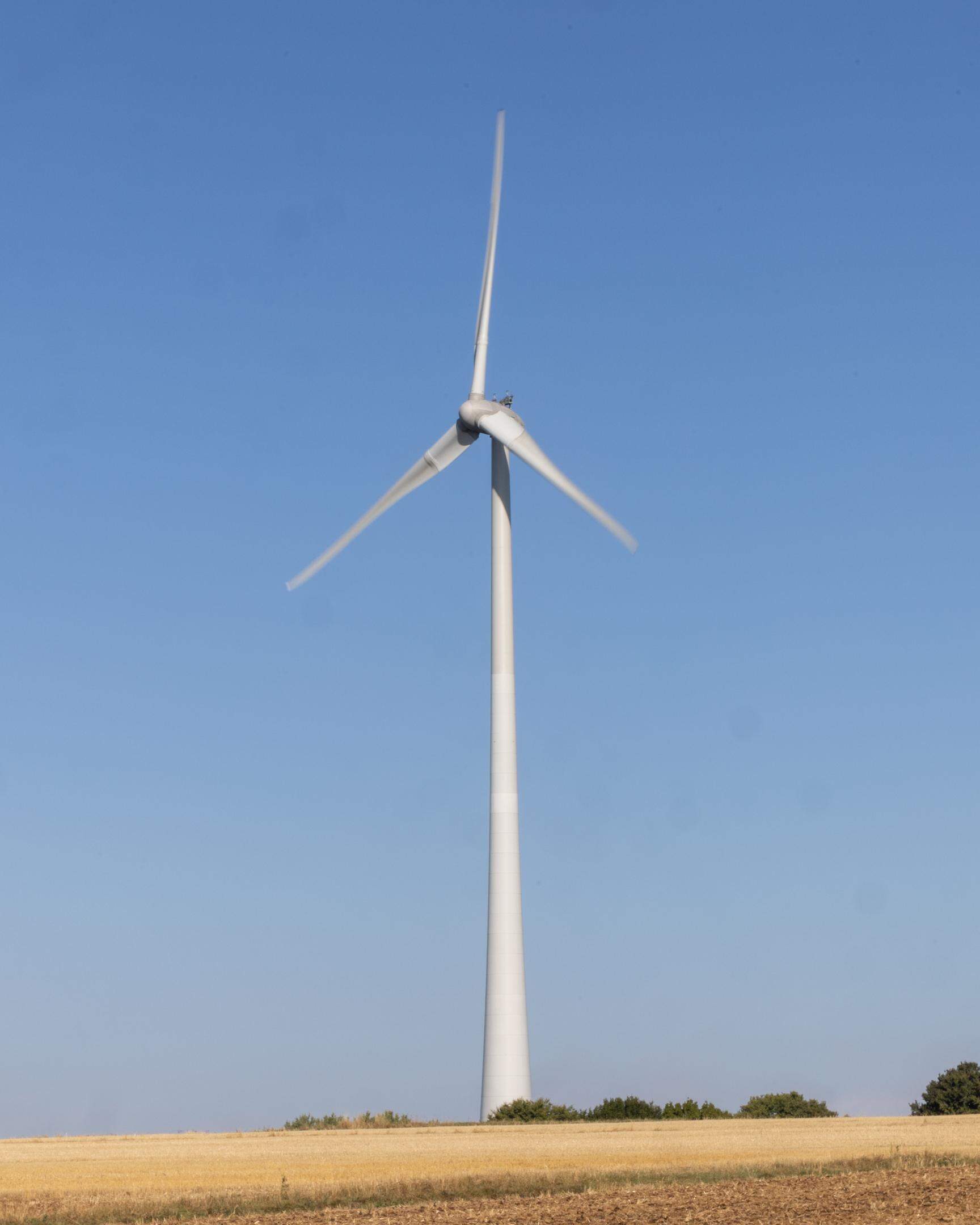 Im Süden des Landes stehen bislang in drei Gemeinden vier Windkraftanlagen: Zwei in Garnich, eine in Monnerich und eine in Roeser.