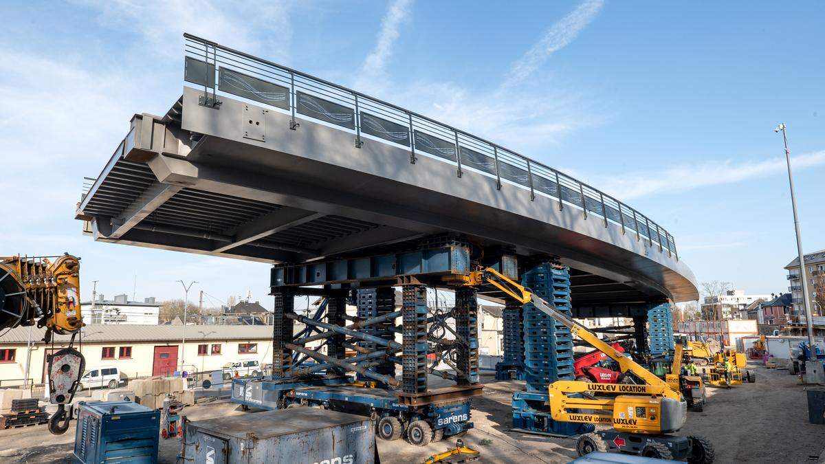 Le nouveau pont de Bettembourg est en place