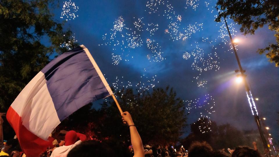 Politisches Beben In Paris Linke Vorn Premier Tritt Zur Ck