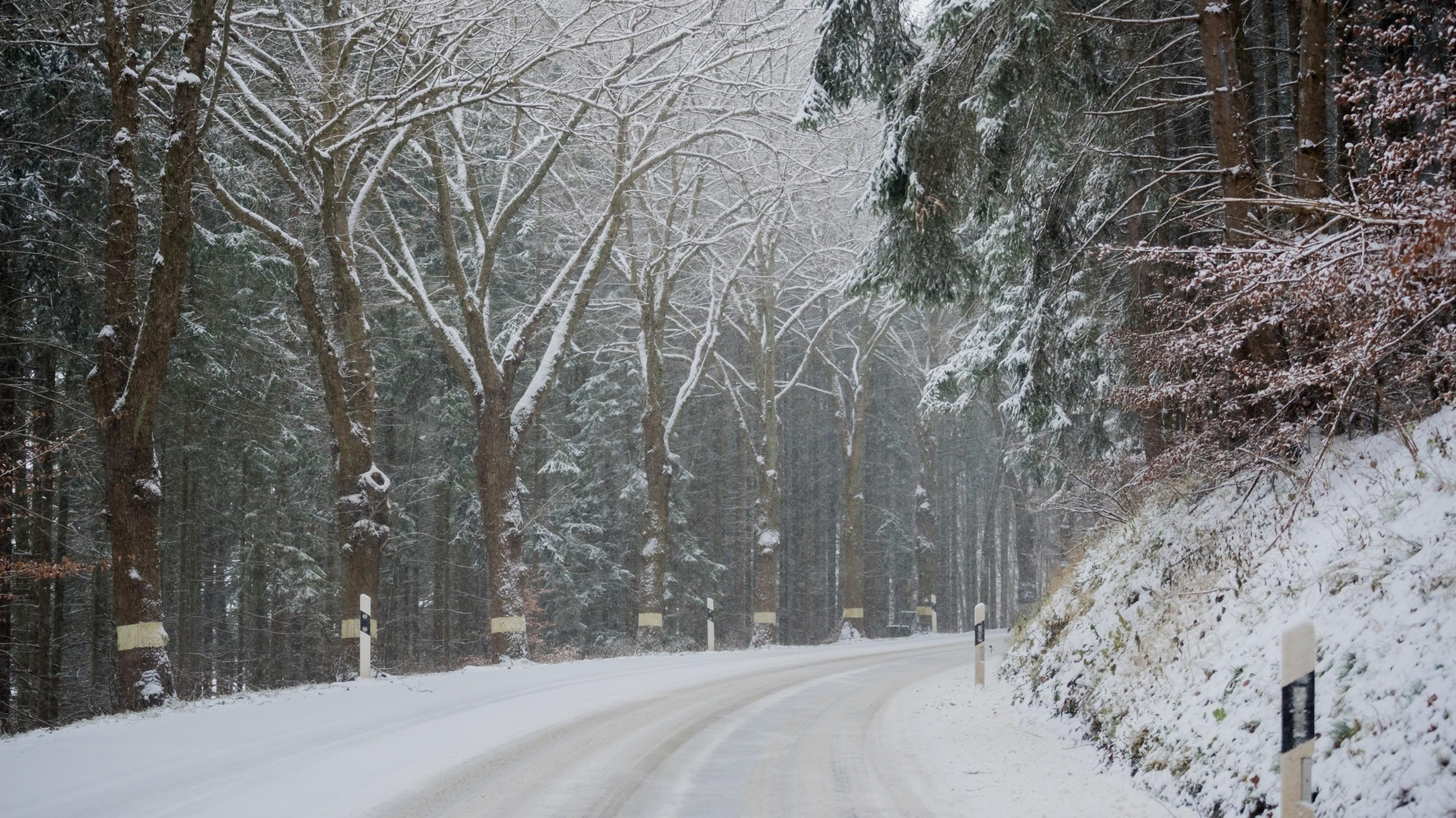 Wie hier in Wiltz wurde Luxemburg am Sonntagvormittag von einer regelrechten Schneewalze überrollt.