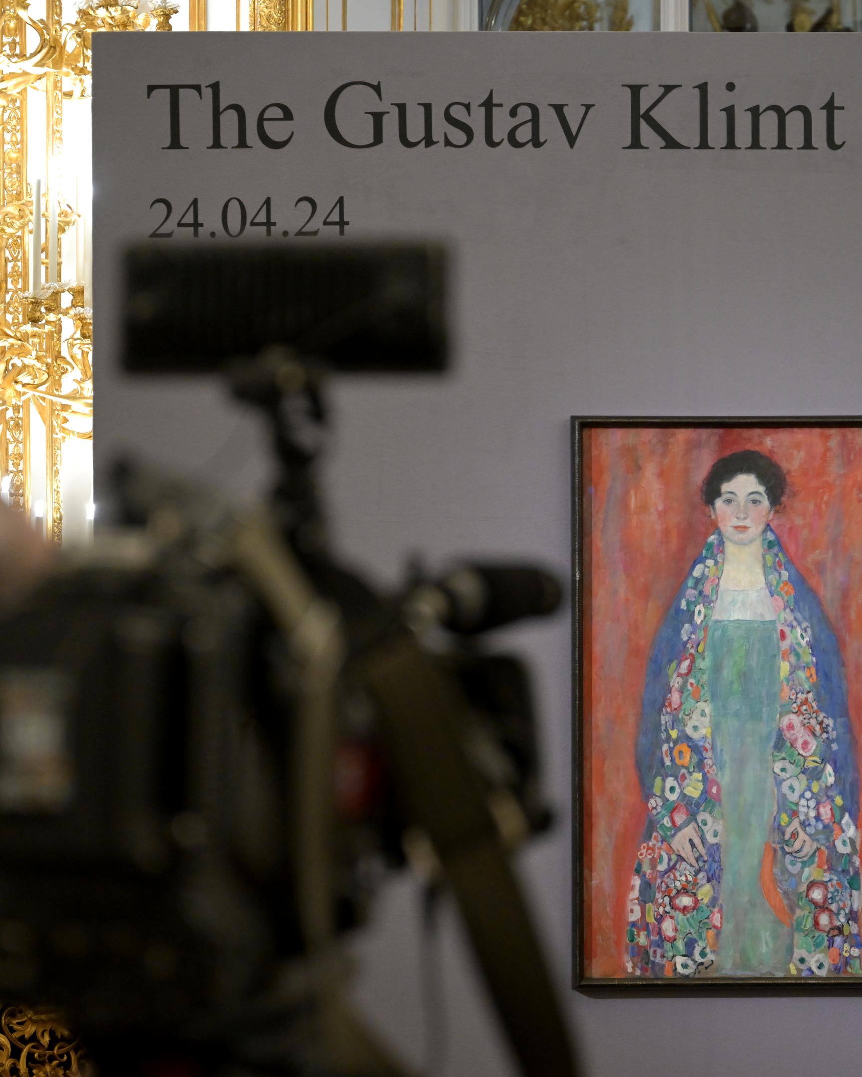 Das Auktionshaus Kinsky versteigerte  das verschollen geglaubte Klimt-Gemälde „Bildnis Fräulein Lieser“ aus dem Jahr 1917 für 30 Millionen Euro. 