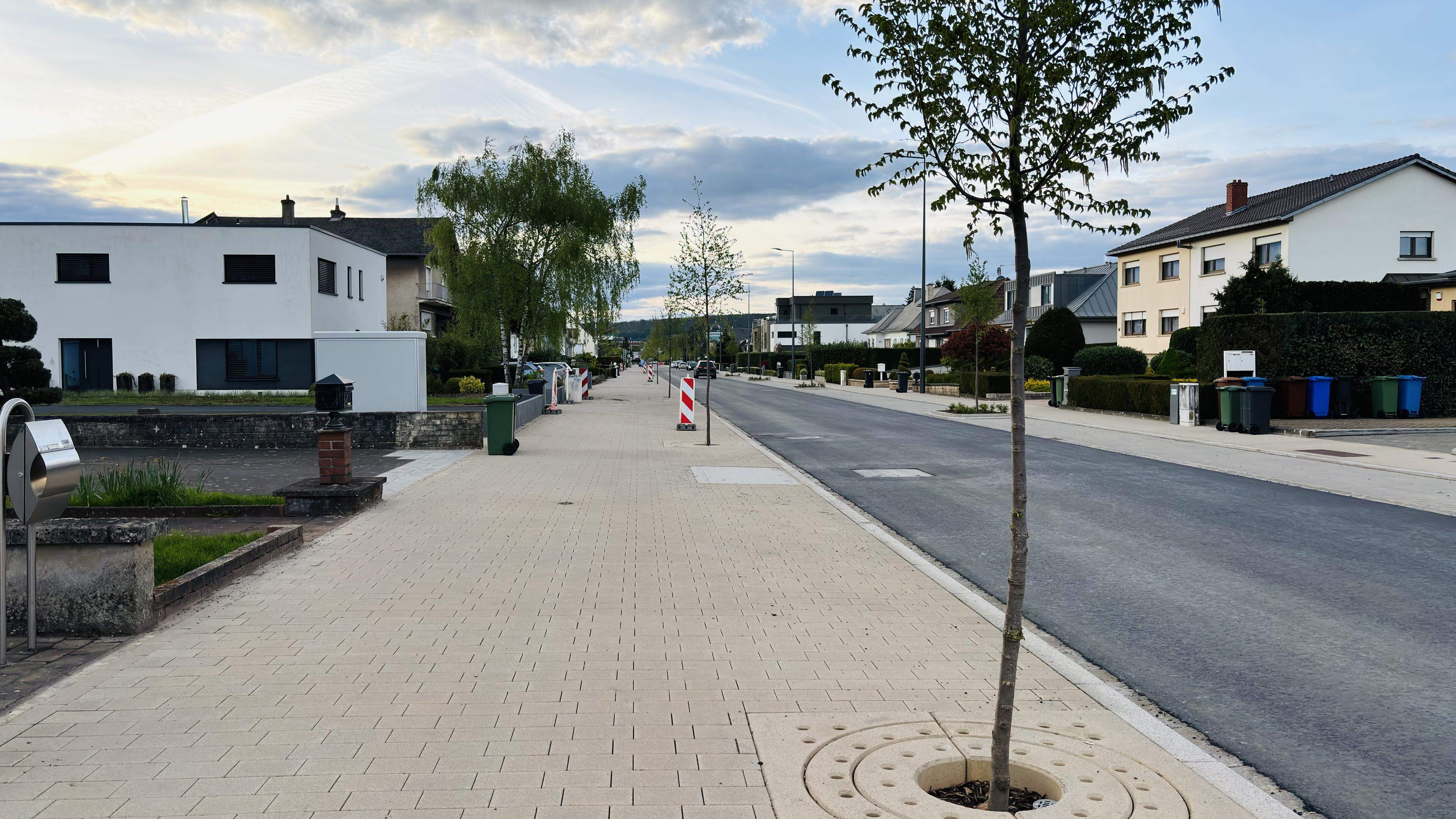 Der neue geteilte Geh- und Radweg im Boulevard Kennedy in Niederkerschen ist gefährlich für alle Beteiligten.