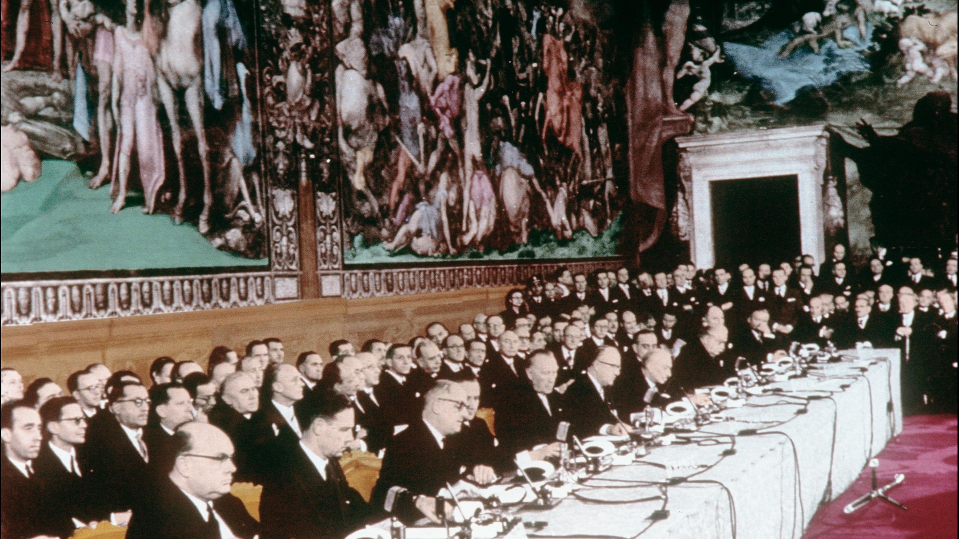 Rom, 25. März 1957: Regierungschefs und Aussenminister aus den sechs Gründerstaaten unterzeichnen die Römischen Verträge im Kapitol.