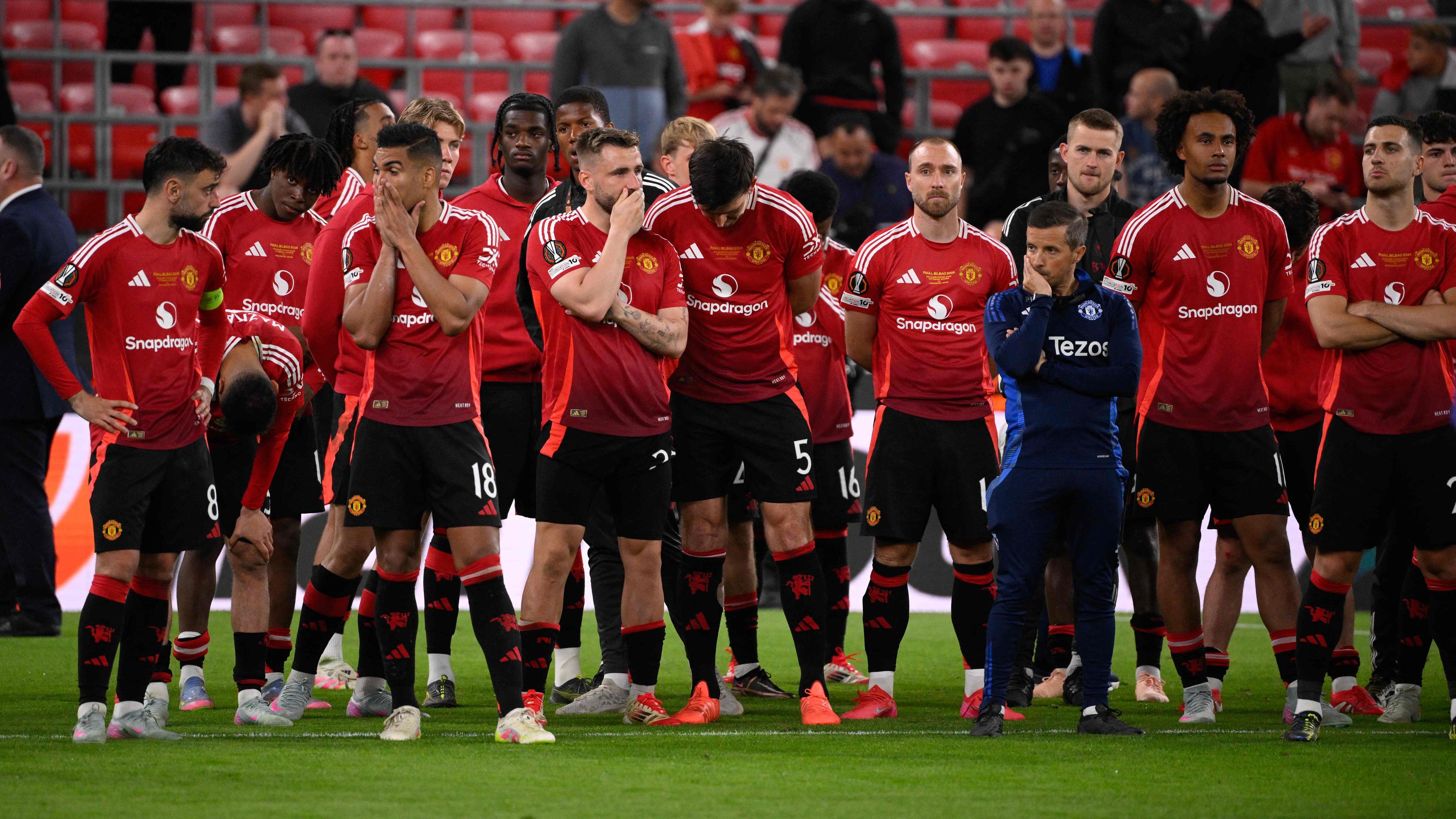Manchester United on the ground: « Crowning a horror season »