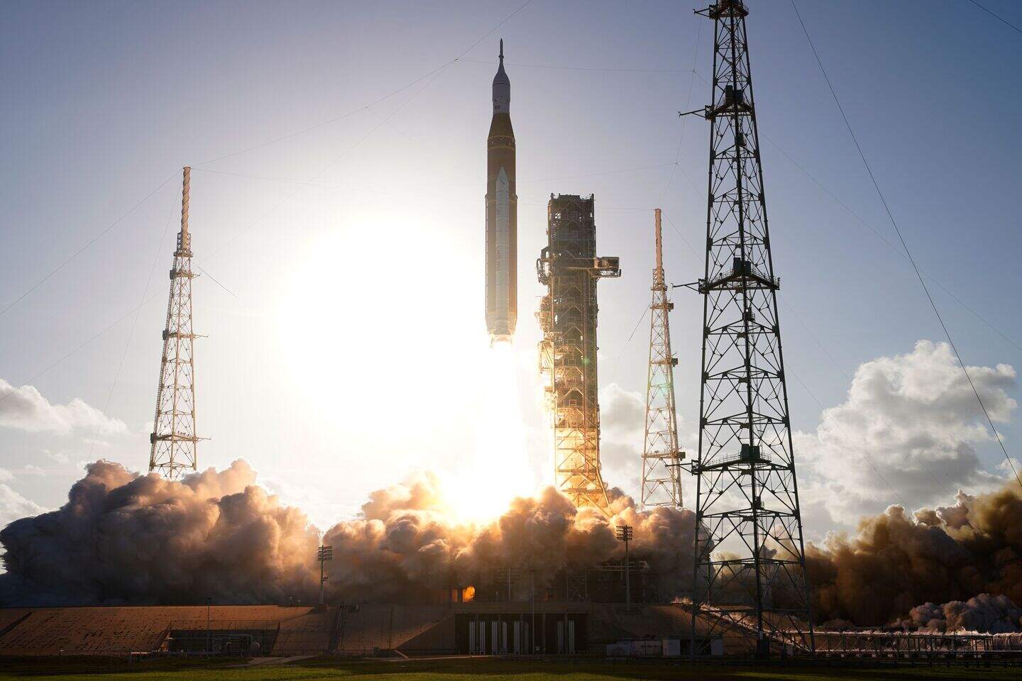 Nasa Mondmission Artemis 2 gestartet: Menschen wieder auf dem Weg zum ...