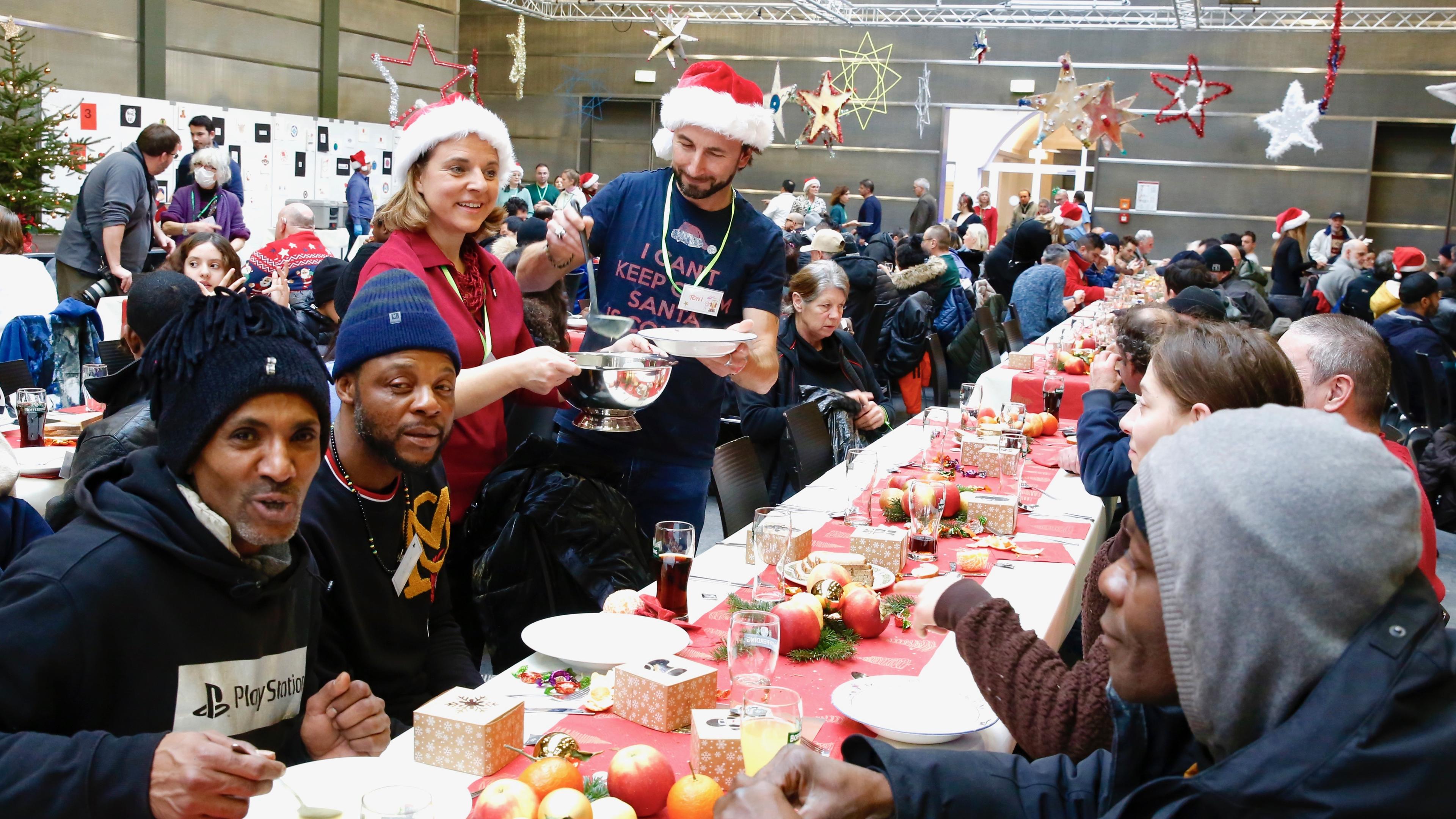 Quelque 375 personnes ont pu partager un bon repas de Noël dans une ambiance conviviale.