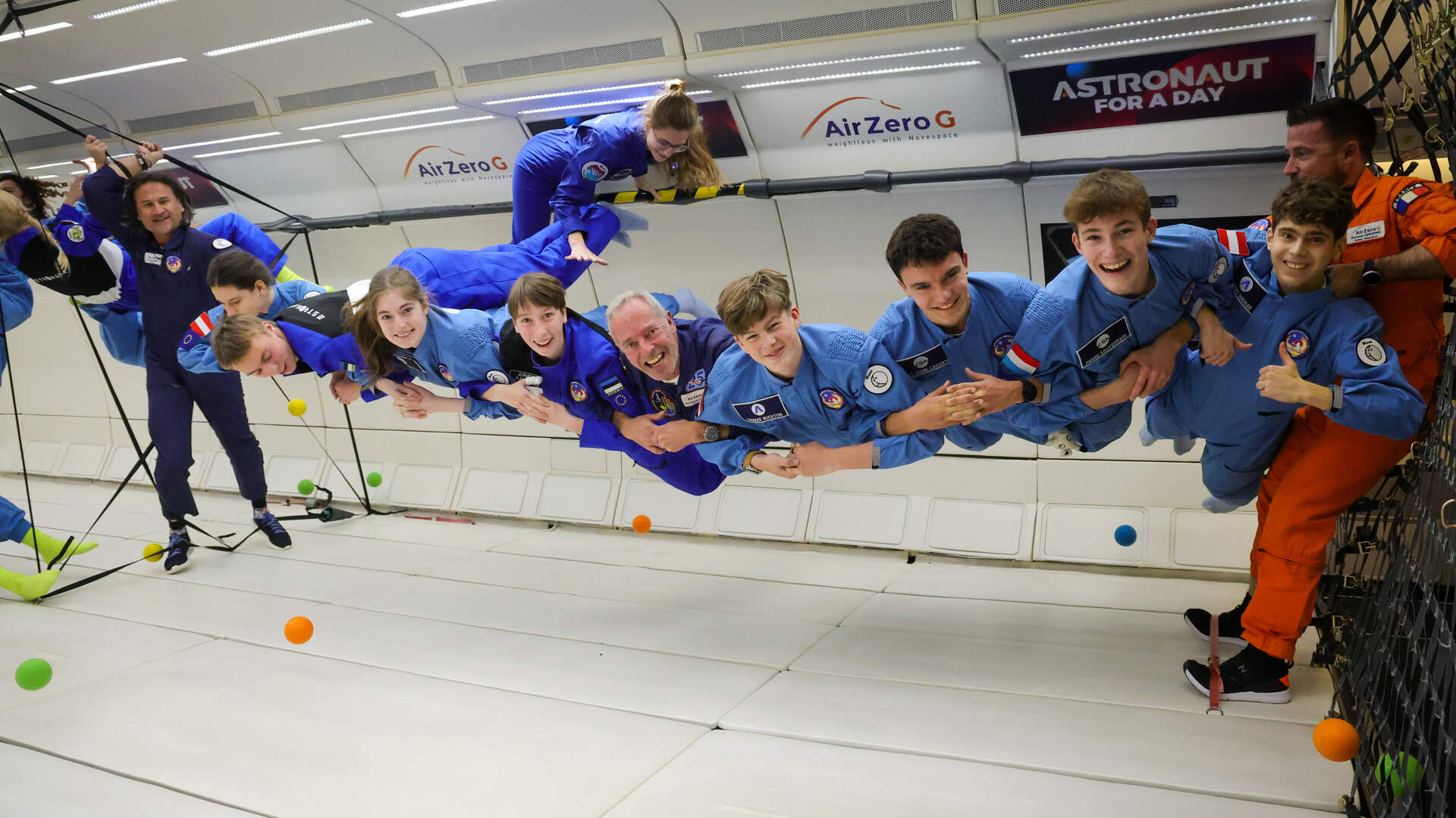 Schwerelosigkeit erleben: 40 Jugendliche aus Luxemburg, sterreich und  Estland beim "Astronaut for a Day"-Parabelflug | Luxemburger Wort