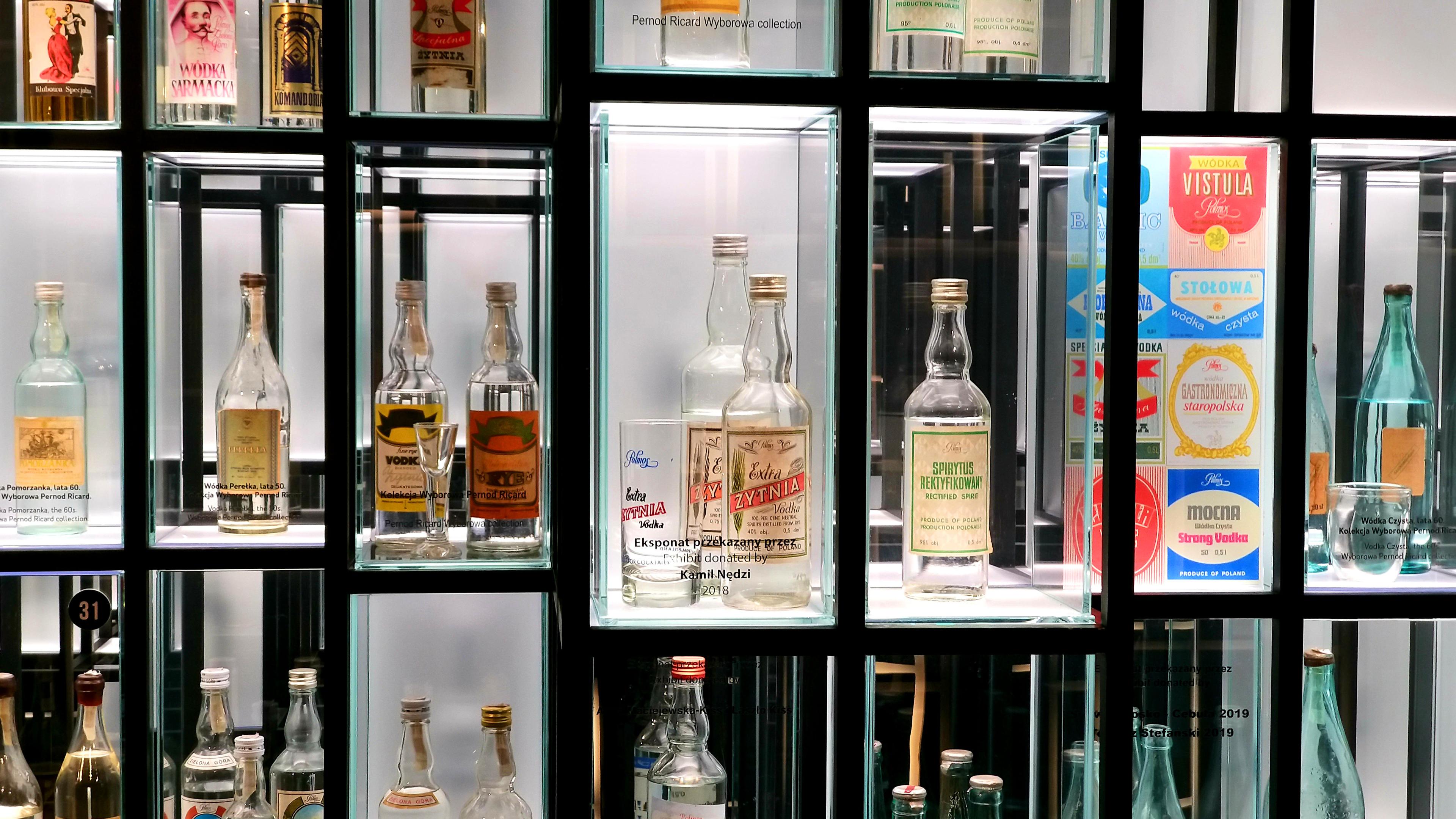 Die Flaschensammlung gehört zu den Highlights im polnischen Wodka-Museum in Warschau.