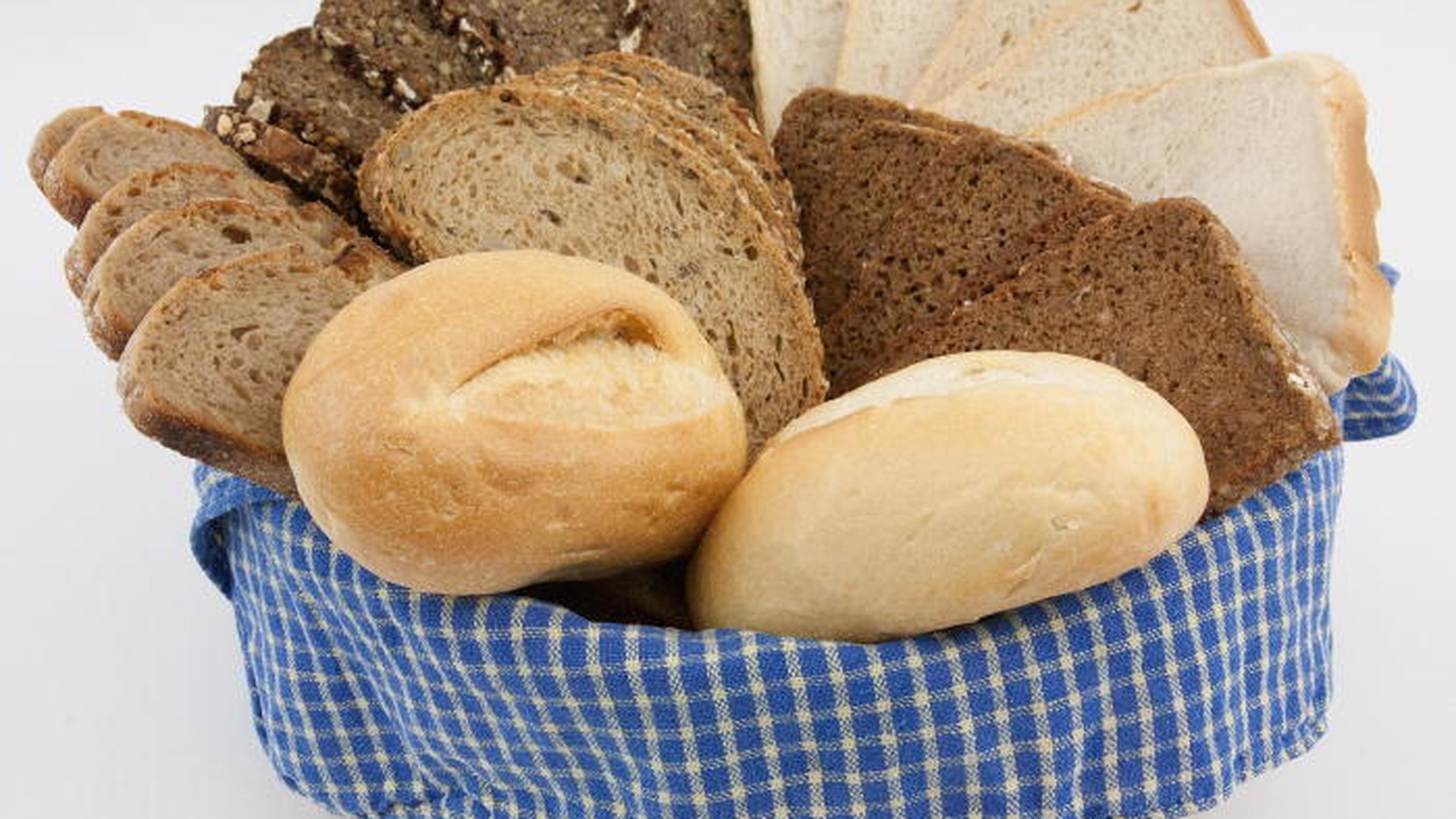 Brotscheiben in einem Laib