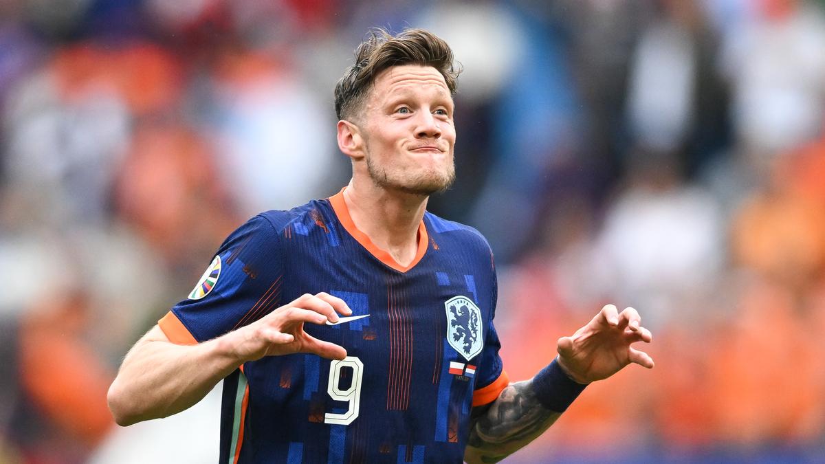 Oranjefeest in Hamburg: Wout Weghorst bevrijdt Nederland