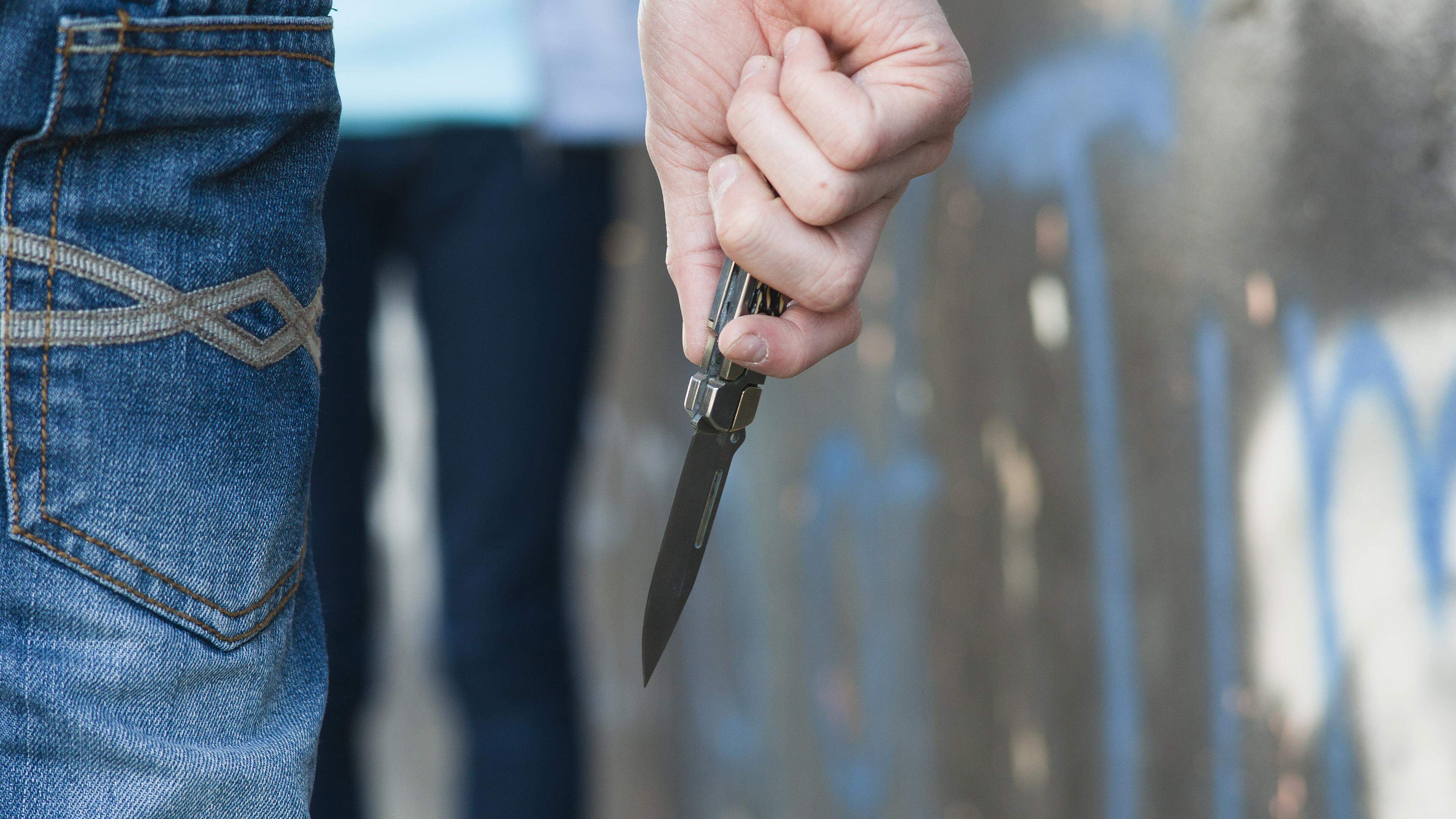 Radfahrer in Kirchberg mit Messer bedroht und ausgeraubt    