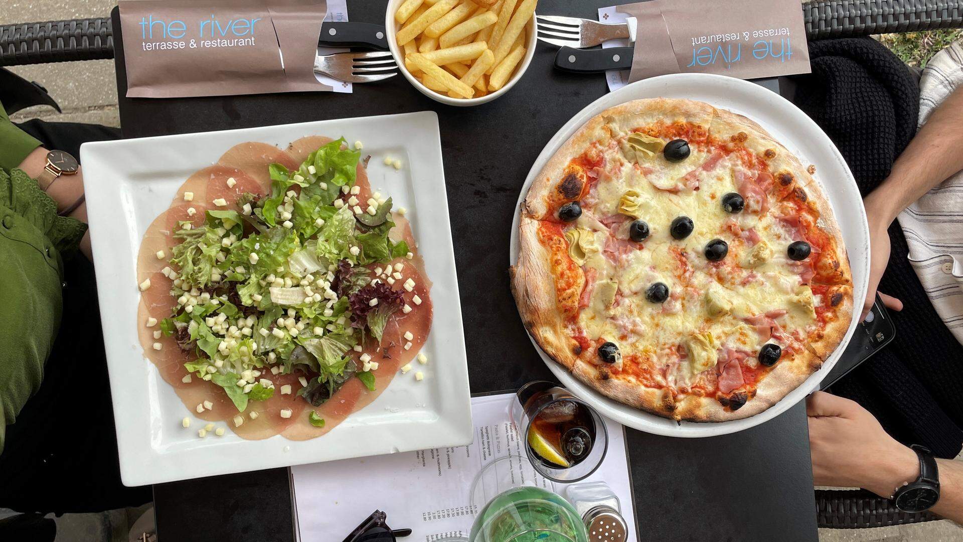 Rinder-Carpaccio mit Gouda und Salat statt Rucola und Parmesan – und das für 24,50 Euro.