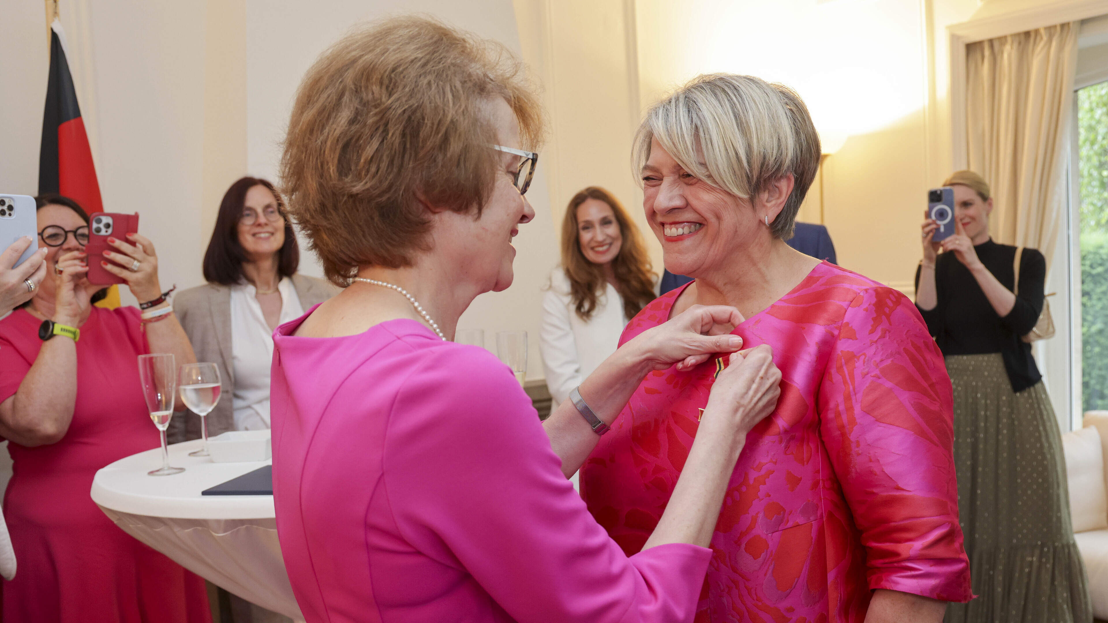 Léa Linster erhält das Bundesverdienstkreuz