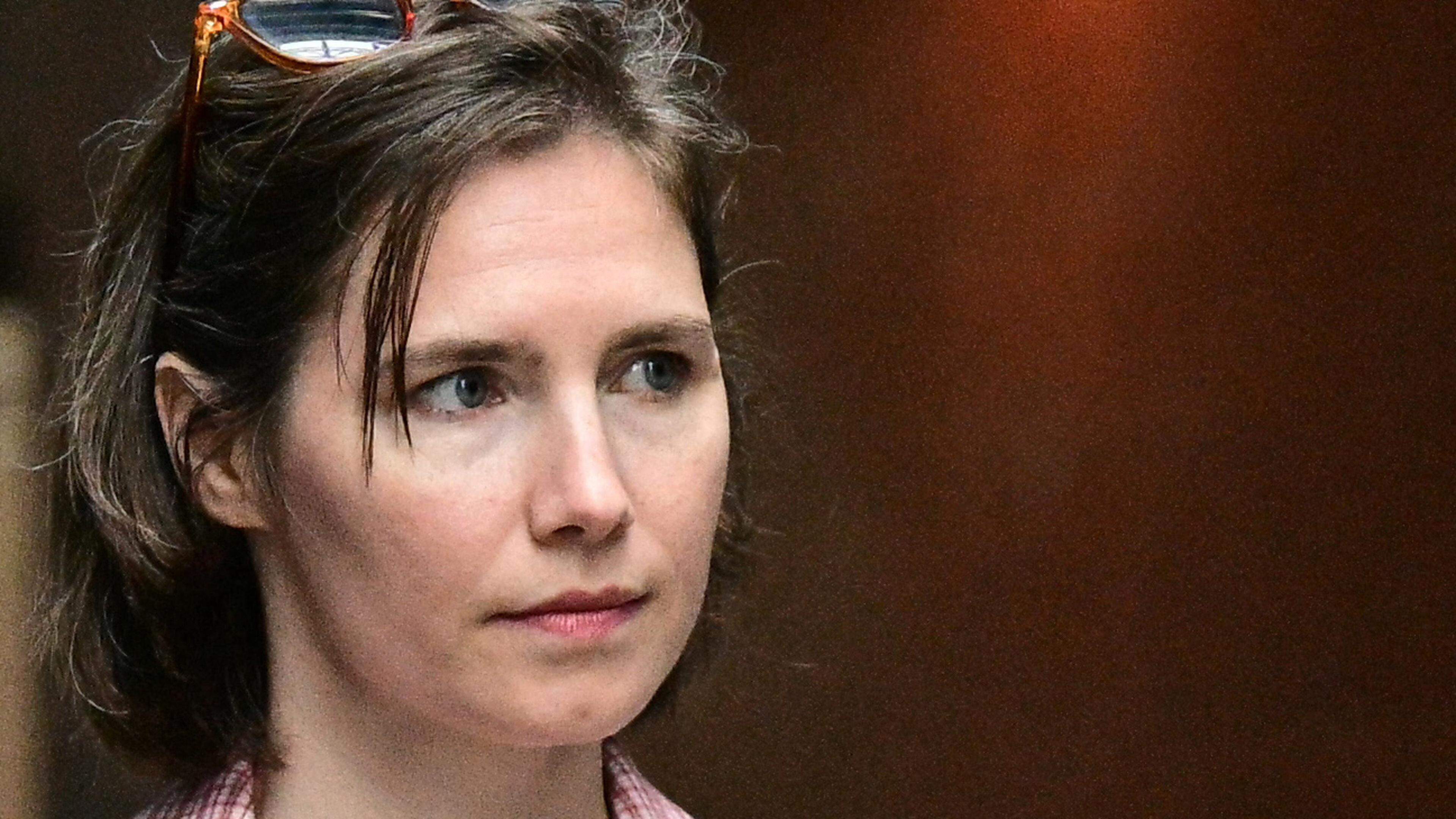 US Amanda Knox arrives at the courthouse in Florence, on June 5, 2024 before a hearing in a slander case, related to her jailing and later acquittal for the murder of her British roommate in 2007. The American was only 20 when she and her Italian then-boyfriend were arrested for the brutal killing of 21-year-old fellow student Meredith Kercher at the girls' shared home in Perugia. The murder began a long legal saga where Knox was found guilty, acquitted, found guilty again and finally cleared of all charges in 2015. (Photo by Tiziana FABI / AFP)