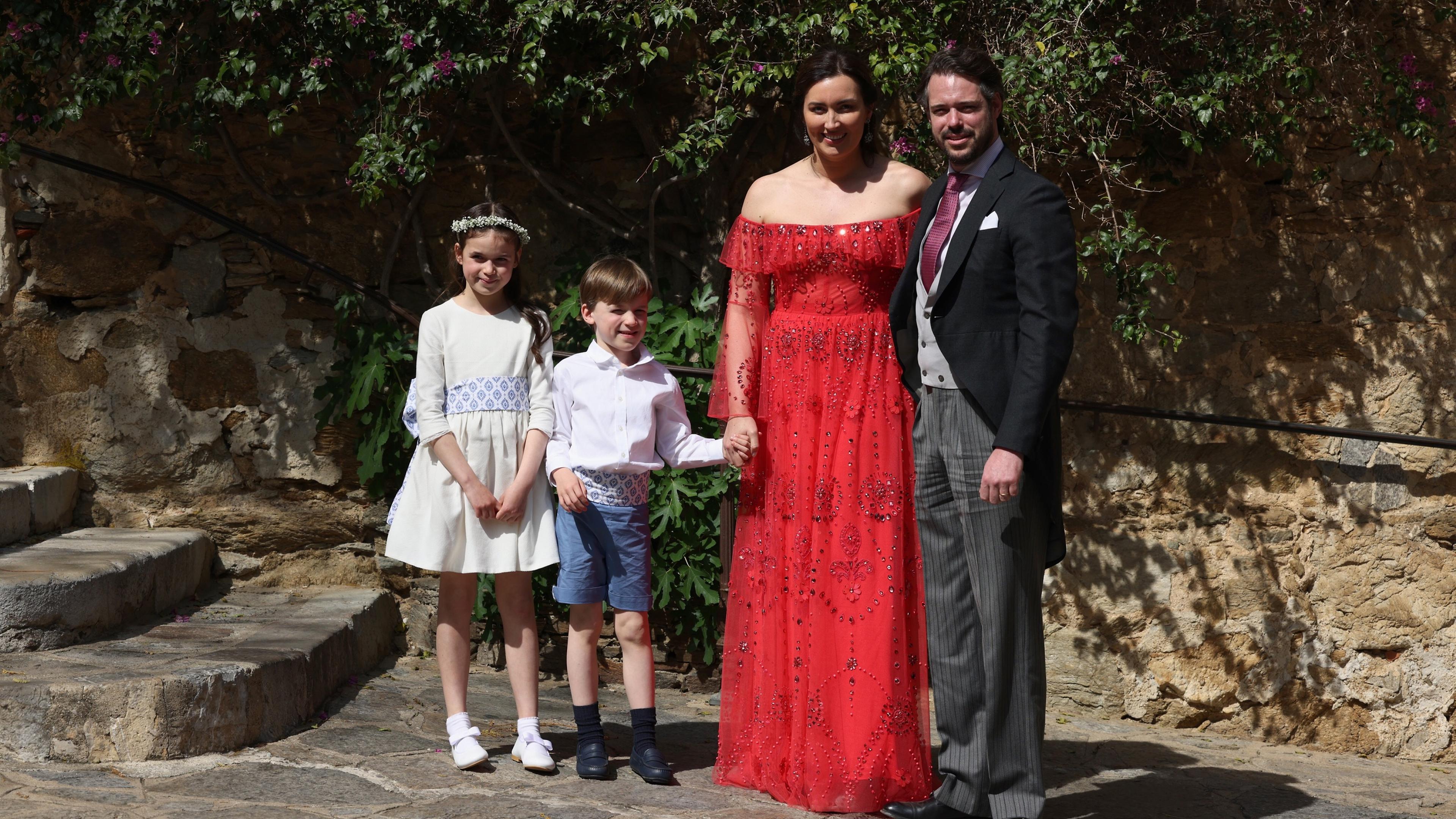 Prinz Félix posierte mit Prinzessin Claire und ihren gemeinsamen Kindern Amalia und Liam.