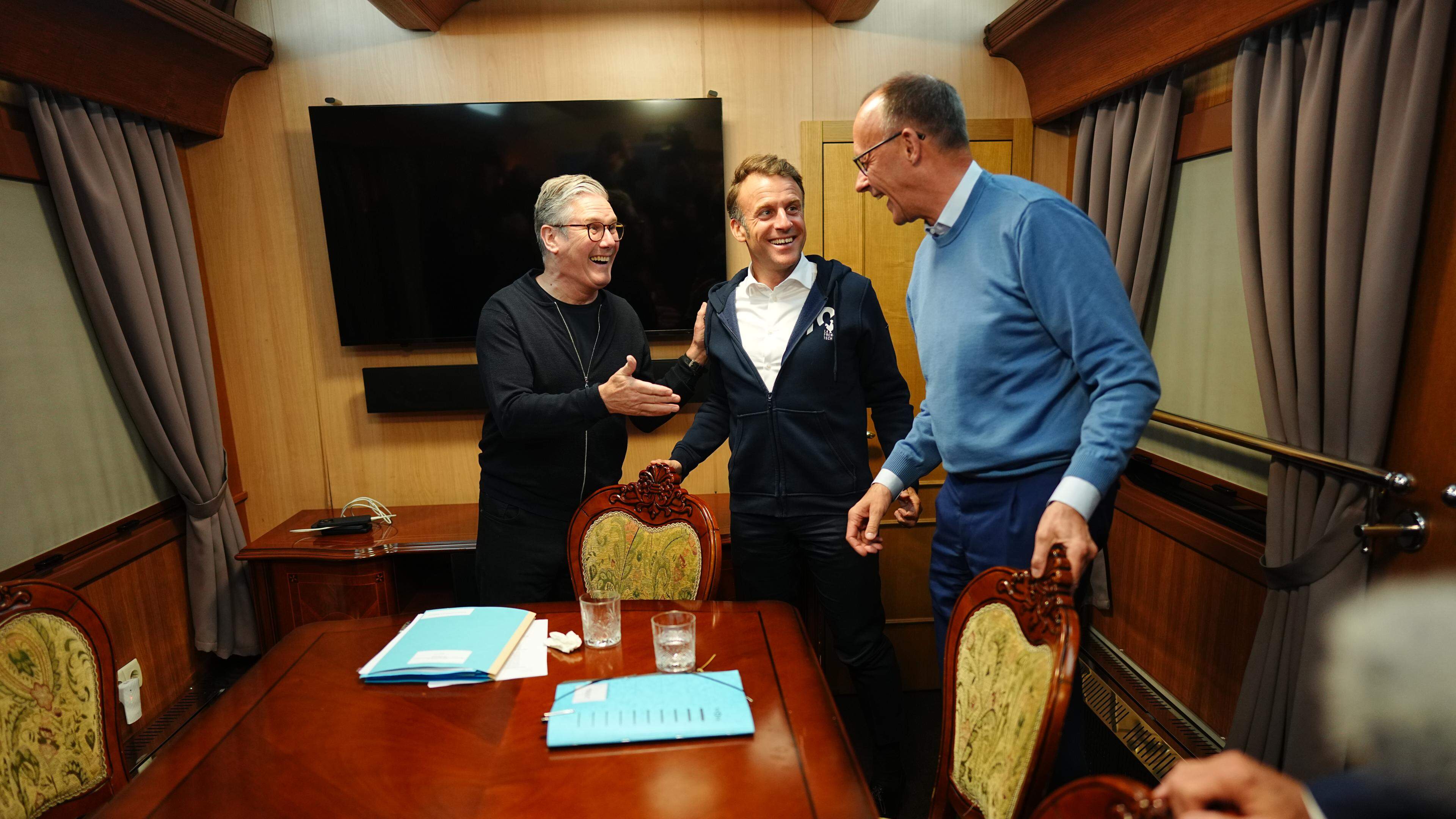 Did Macron, Merz and Starmer have a coke on the way to Kyiv?