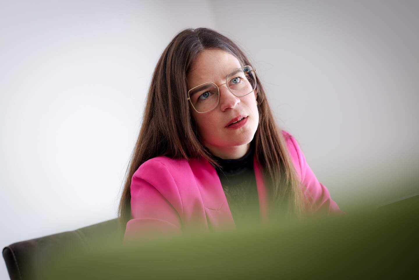 CCDH-Präsidentin Noémie Sadler moniert, dass die Umsetzung des EU-Migrationspakts spät dran sei.