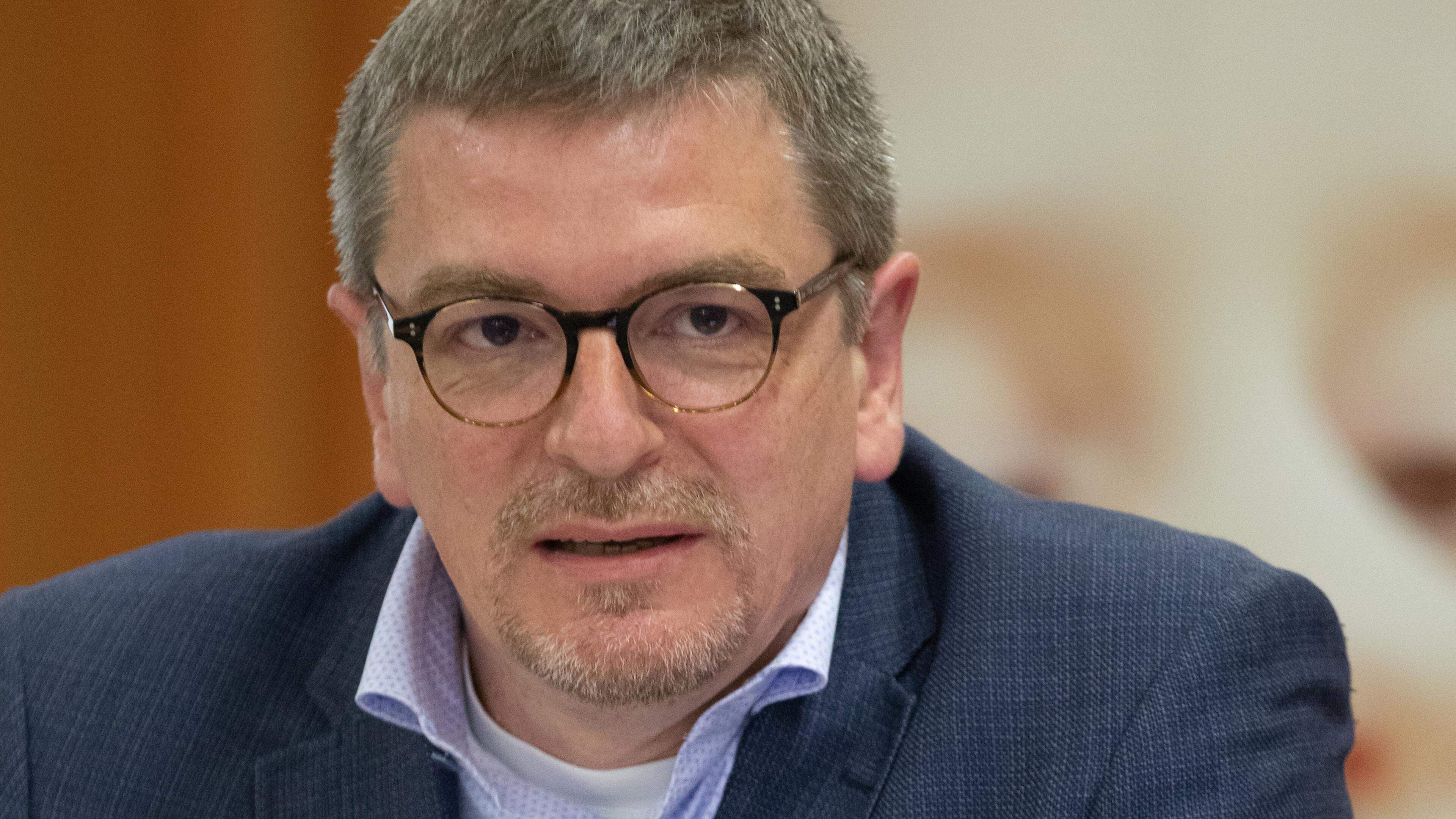 Marc Crochet contradicts the Caritas Board of Directors