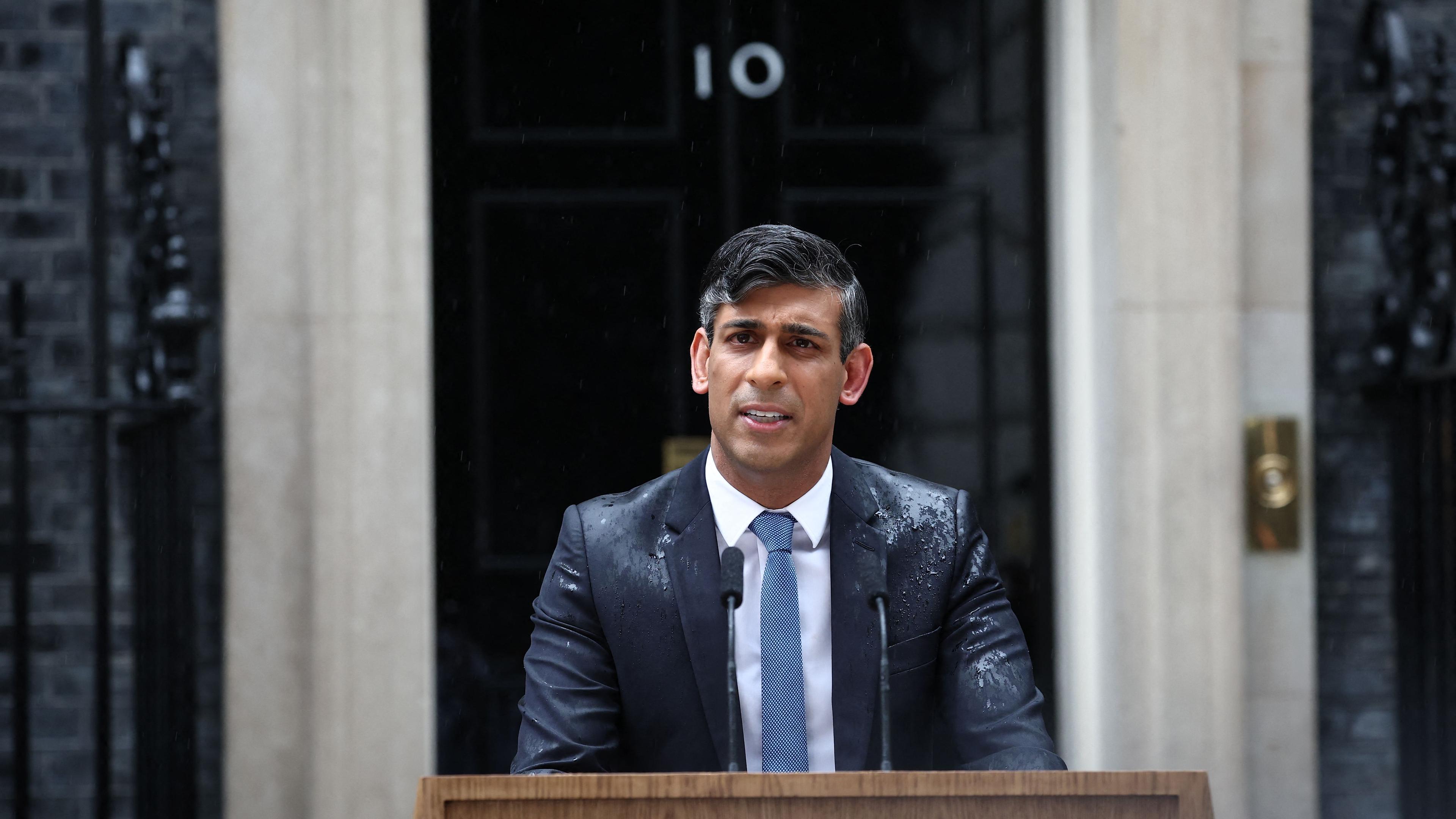 Der britische Premierminister Rishi Sunak hält am 22. Mai 2024 in der Downing Street 10 im Zentrum Londons eine Rede zur Bekanntgabe des Termins der nächsten Parlamentswahlen im Vereinigten Königreich. 