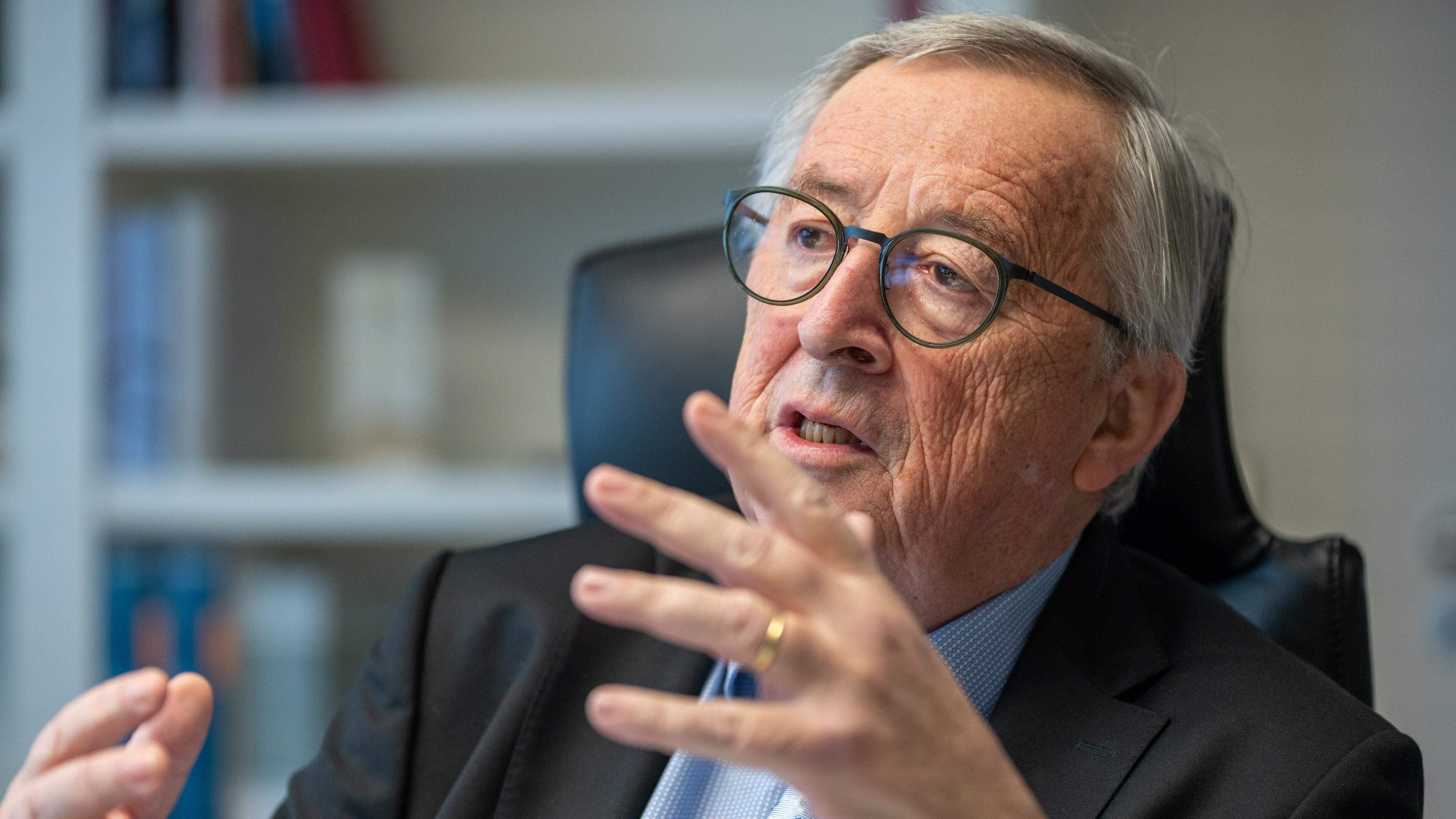 Juncker according to Von-der-Leyen judgment: « I also deleted SMS »