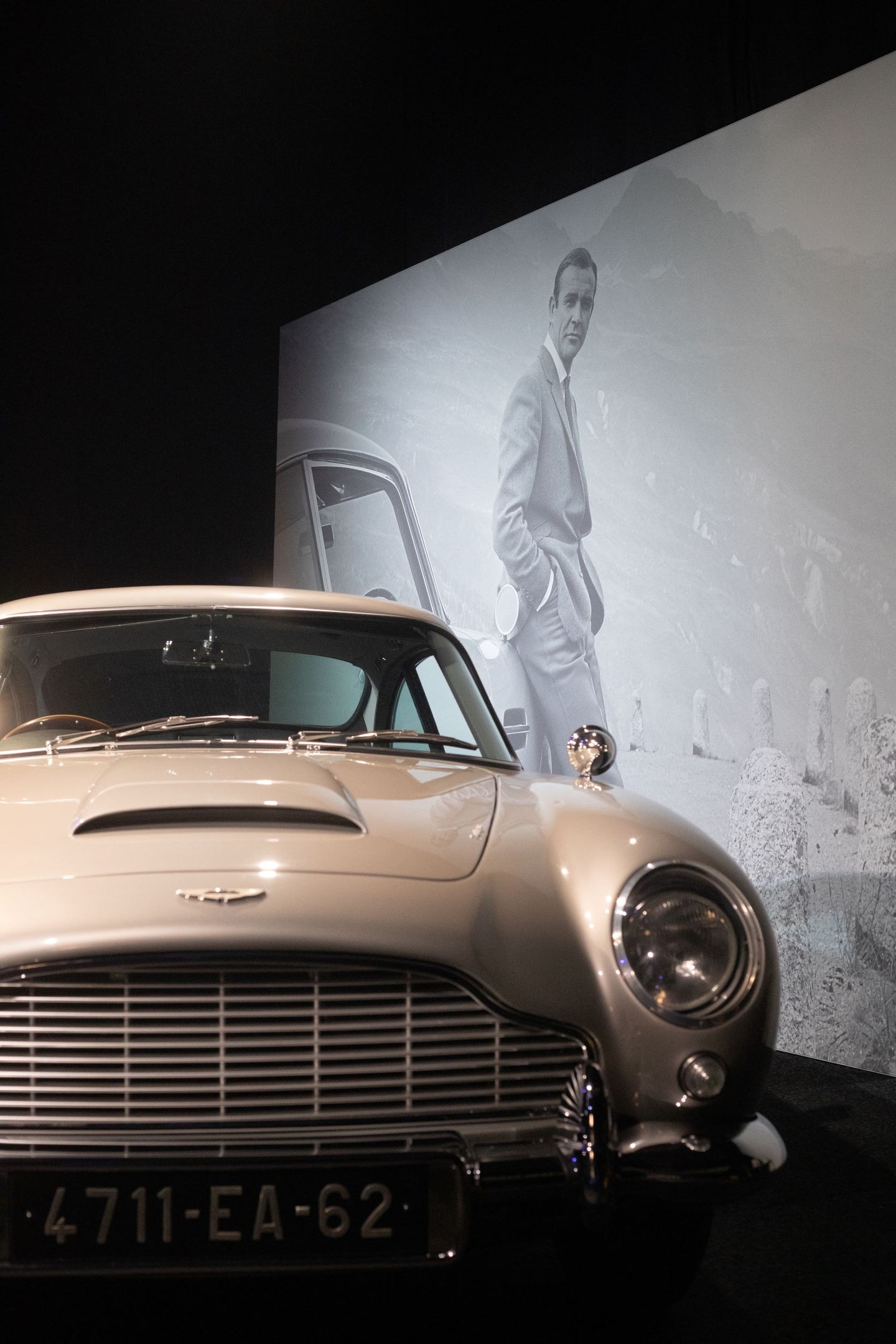 Maquette De Maison Aston Martin Classique : La Voiture De James Bond En Modèle Réduit
