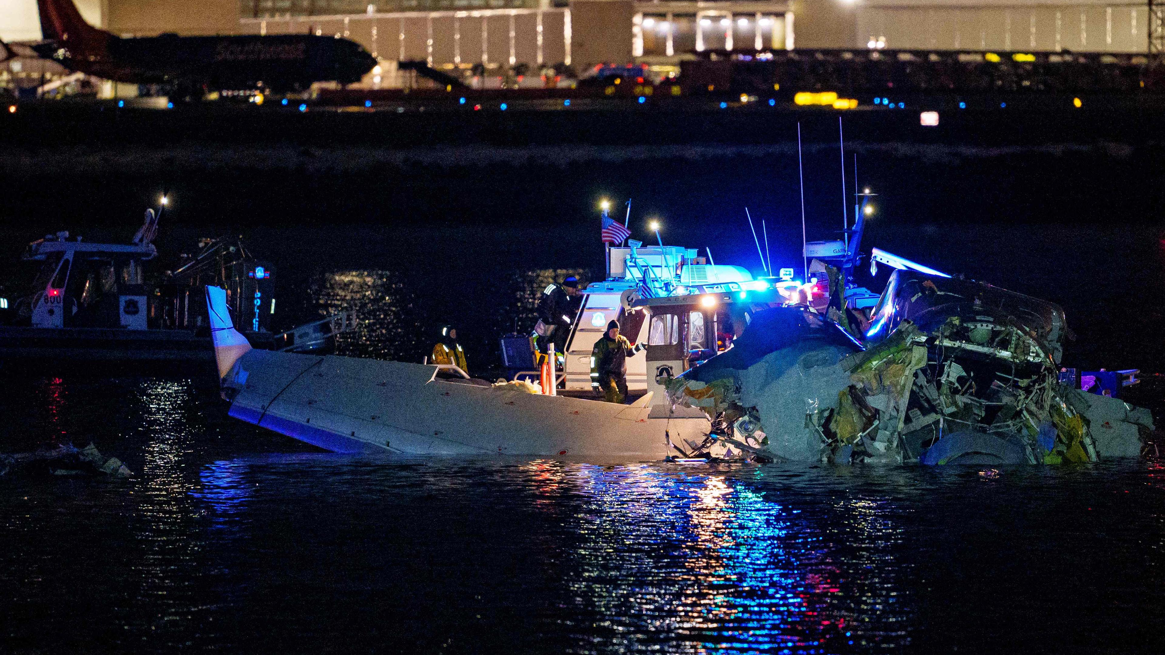 Washington: Probabil nu există supraviețuitori în urma accidentului aviatic   