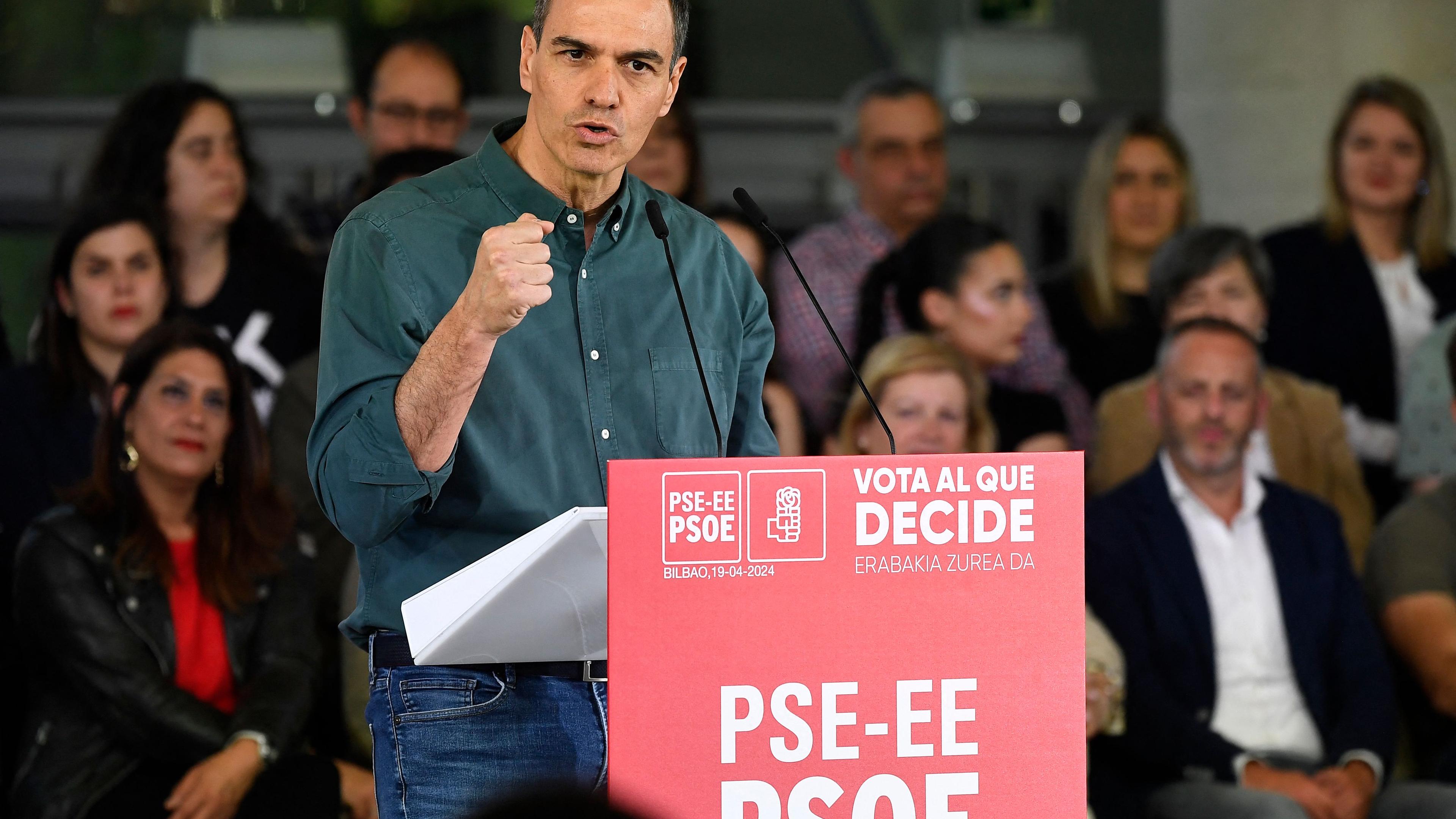 (FILES) Spanish Prime Minister Pedro Sanchez gestures as he delivers a speech during the Basque Socialist Party (PSE) closing campaign meeting in Bilbao on April 19, 2024 ahead of regional elections in the Basque Country. Spain's Pedro Sanchez said on April 29, 2024 he would stay on as Prime Minister after threatening to stand down over what he has denounced as a campaign of political harassment by the right. (Photo by ANDER GILLENEA / AFP)