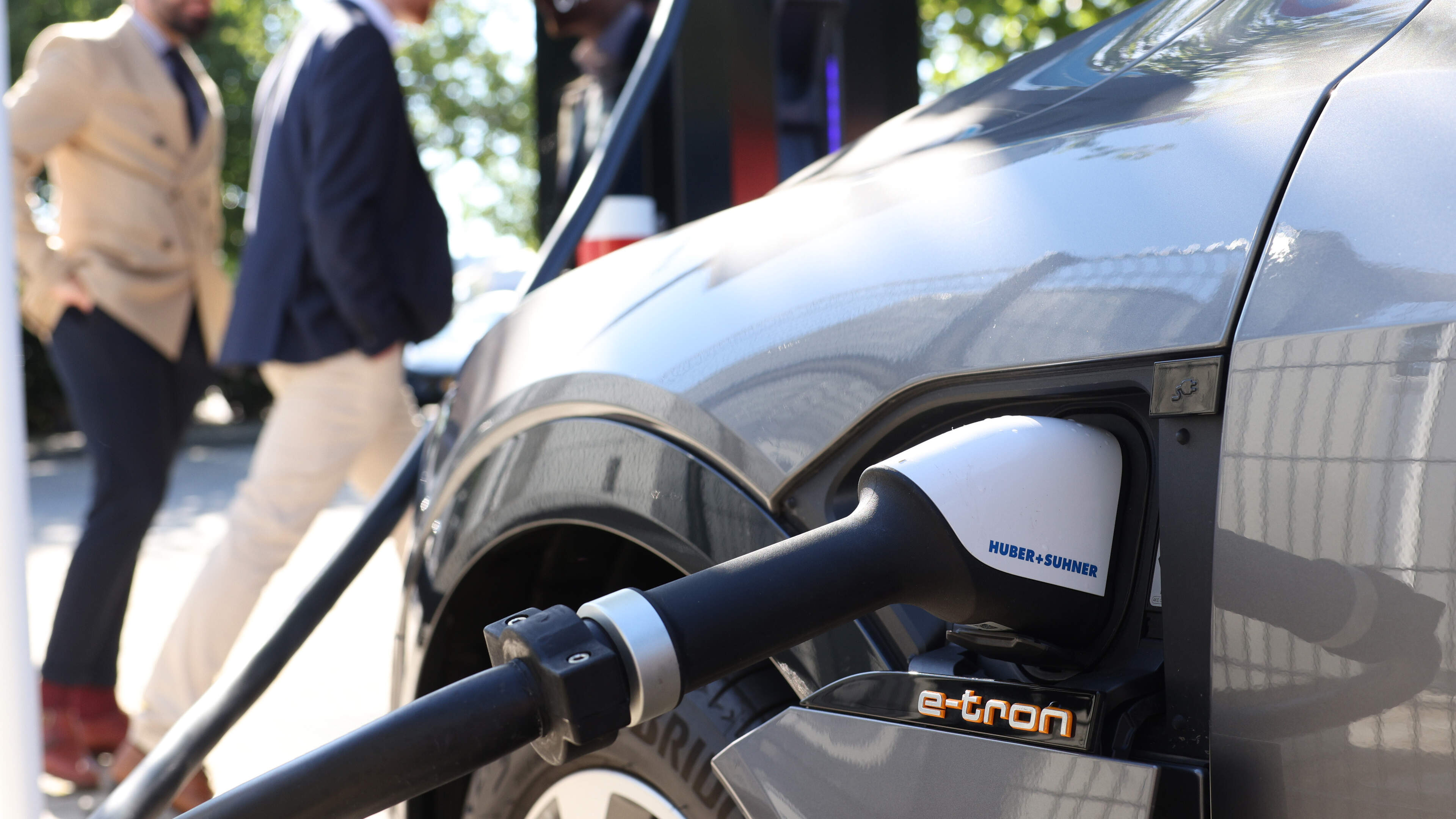 EU commissioners recharge EVs at Luxembourg service station
