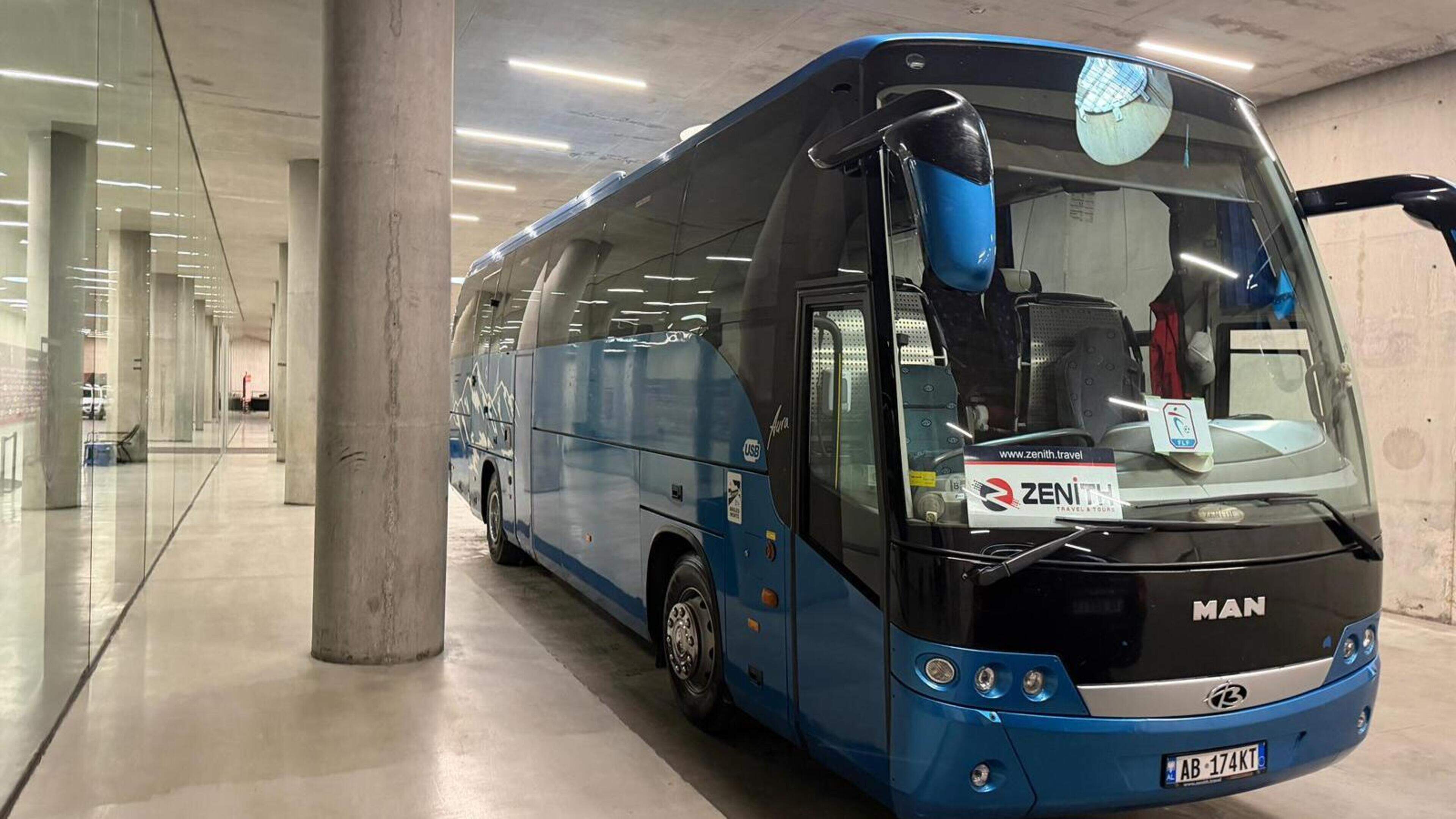 Warum müssen Luxemburgs Fußball-Nationalspieler für 350 Meter in den Bus steigen?