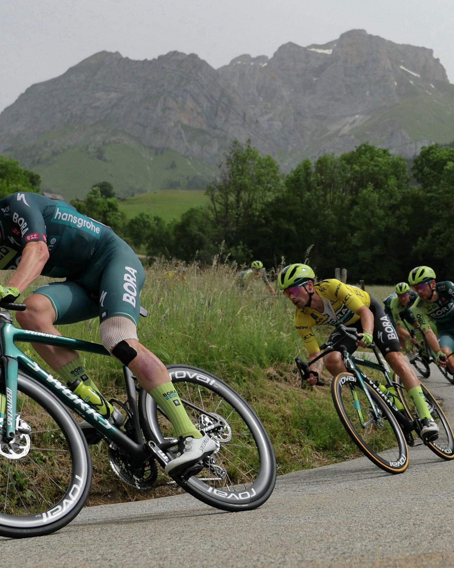 Bob Jungels (v.) hat Primoz Roglic am Hinterrad: So wird es vermutlich auch bei der Tour de France aussehen.