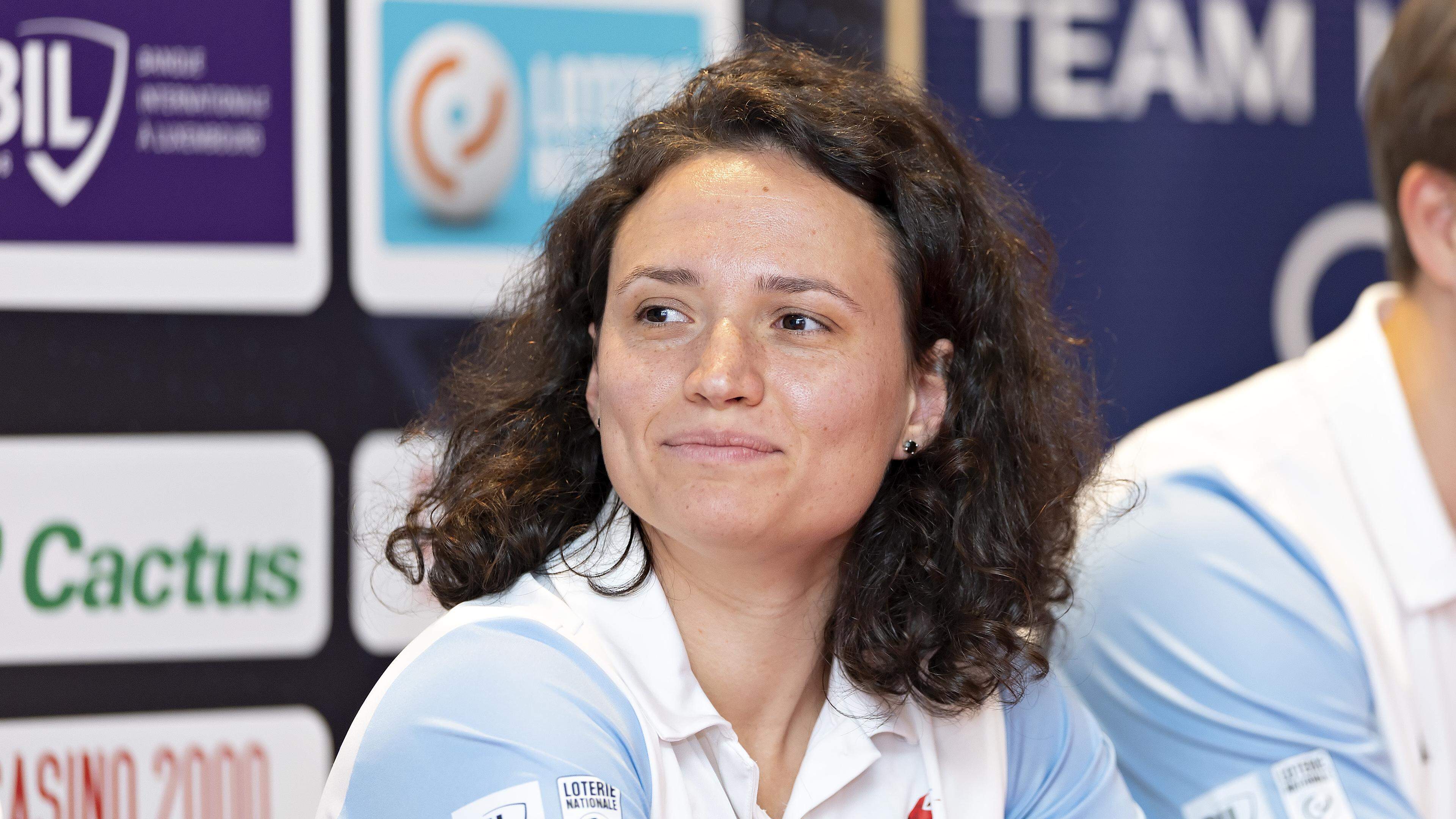 Magaly Meynadier has to keep a secret and suffers