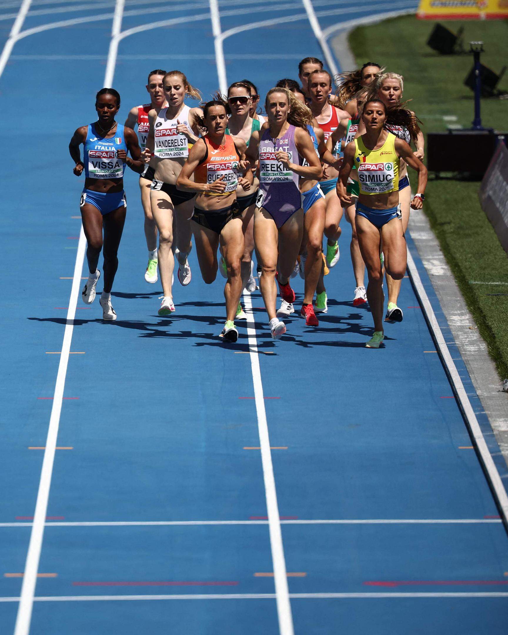 Athletes compete in the women's 1500m heat during the European Athletics Championships at the Olympic stadium in Rome on June 7, 2024. (Photo by Anne-Christine POUJOULAT / AFP)